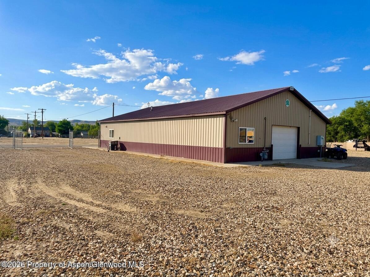 209 E Rio Blanco Avenue Property Photo 1