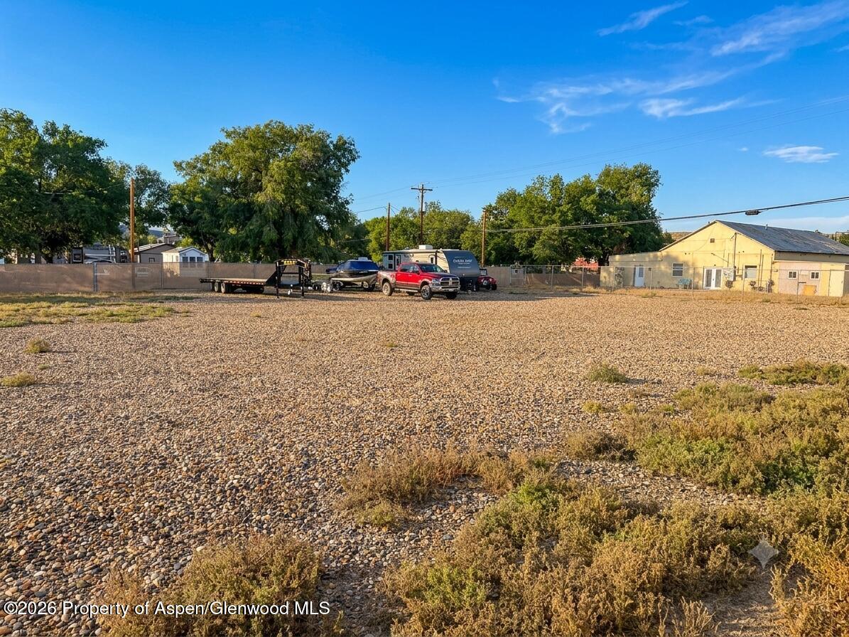 209 E Rio Blanco Avenue Property Photo 3