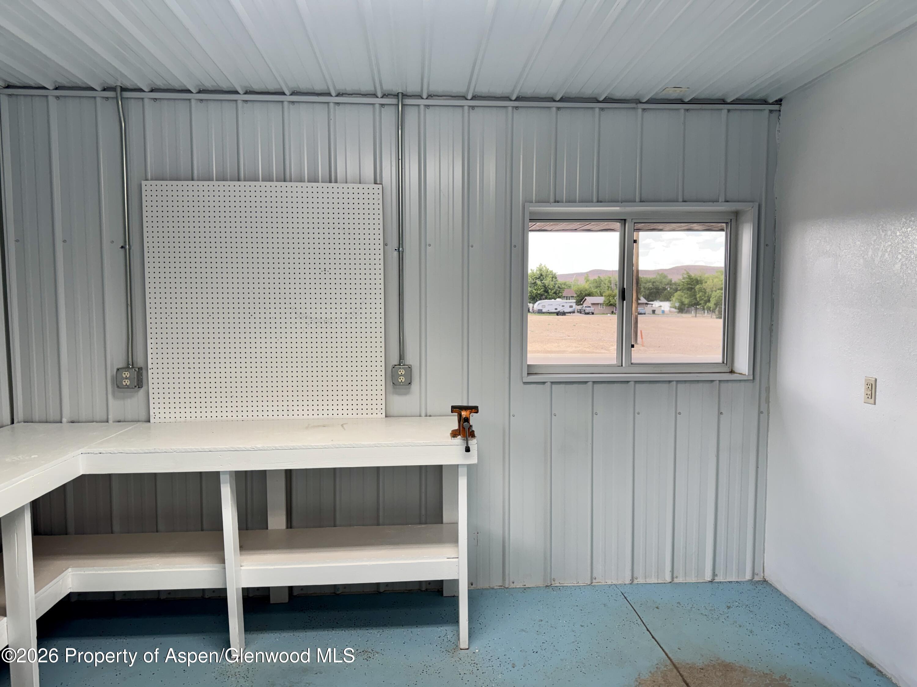 209 E Rio Blanco Avenue Property Photo 7