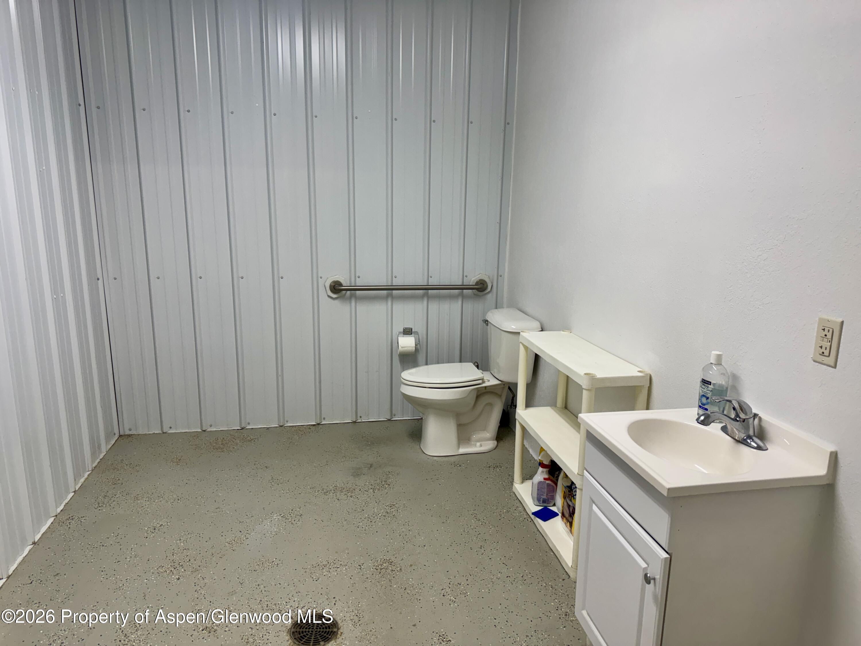 209 E Rio Blanco Avenue Property Photo 11