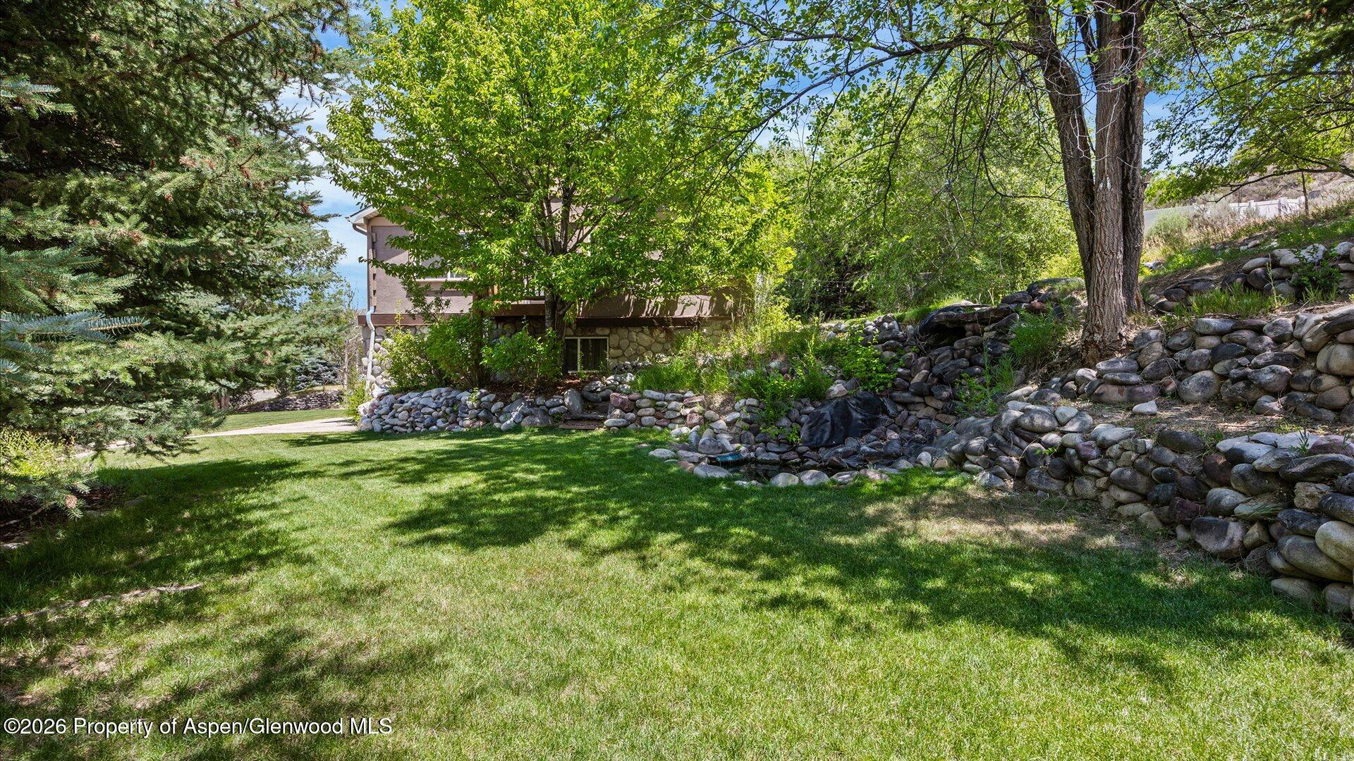 390 Jenny Place Property Photo 8