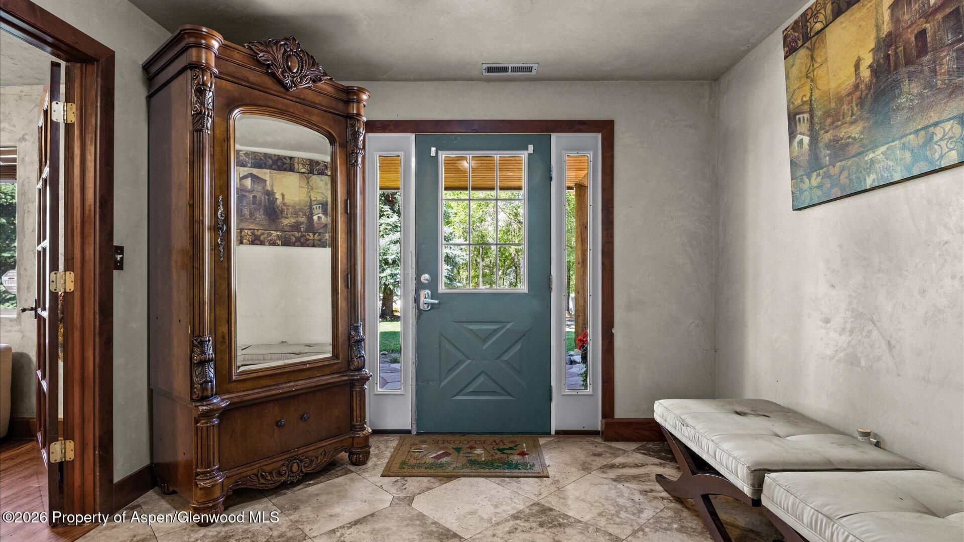 390 Jenny Place Property Photo 11