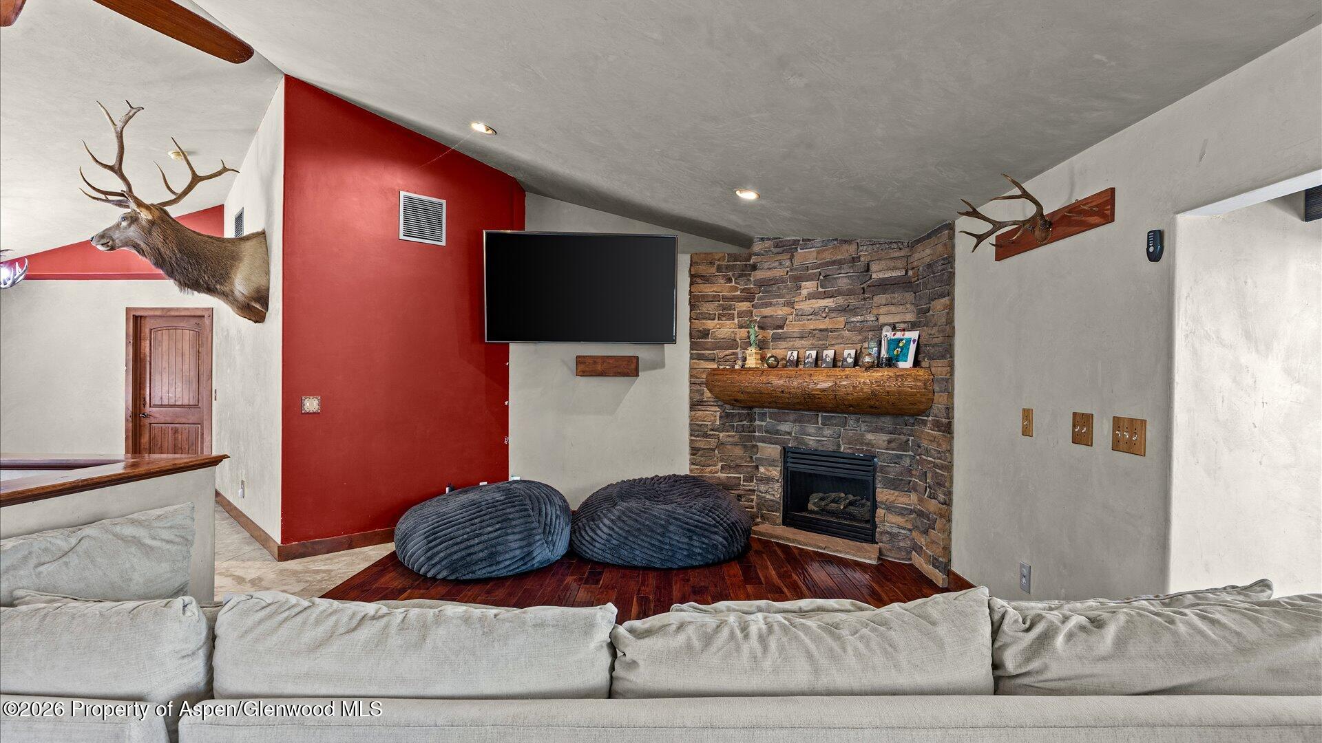 390 Jenny Place Property Photo 12