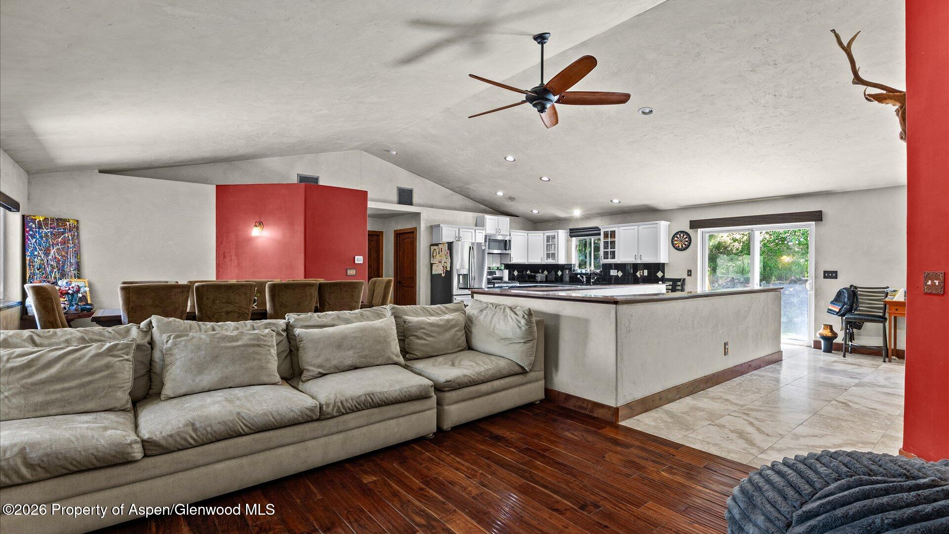 390 Jenny Place Property Photo 13