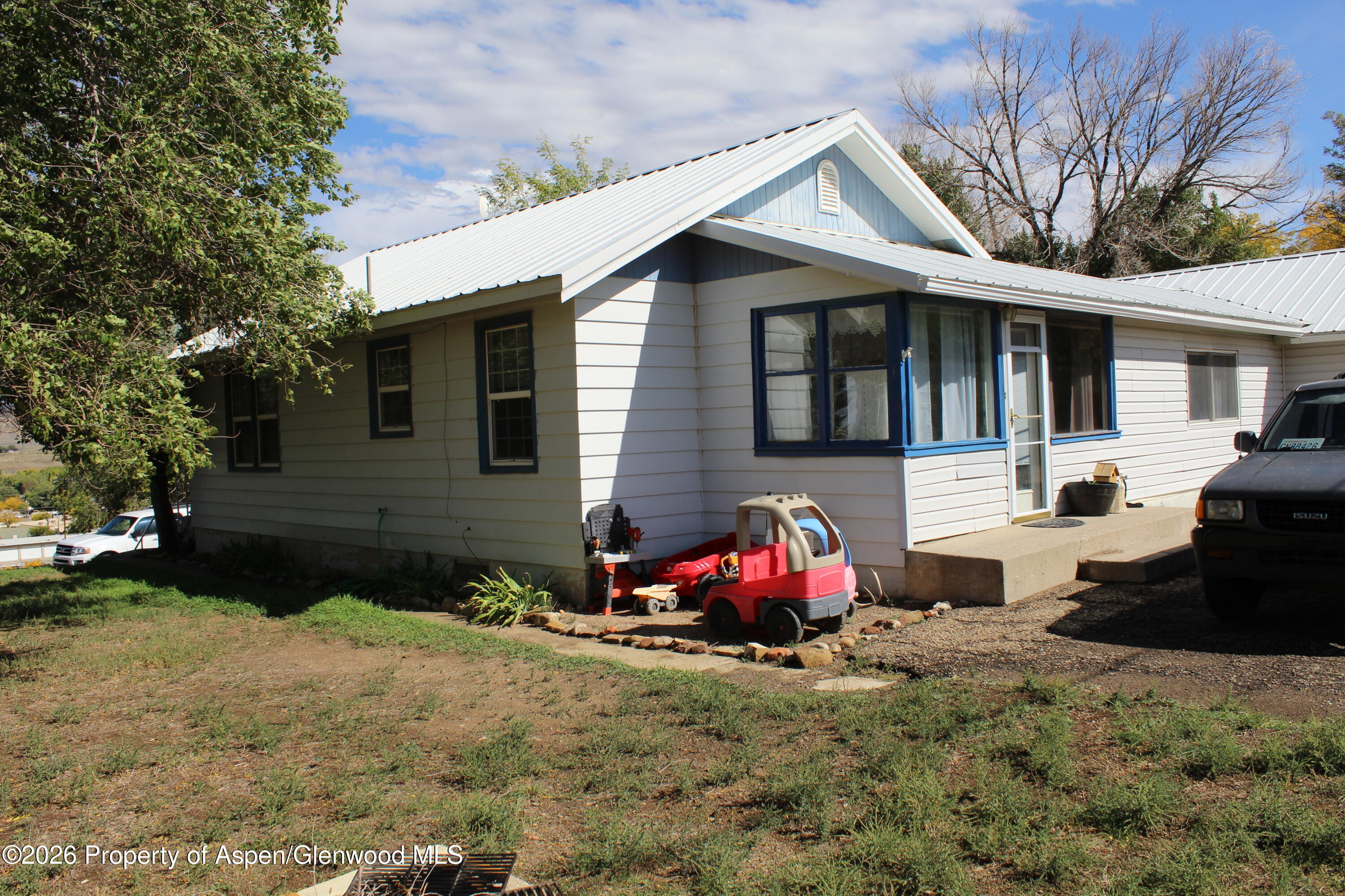 243 Crest Street Property Photo 5