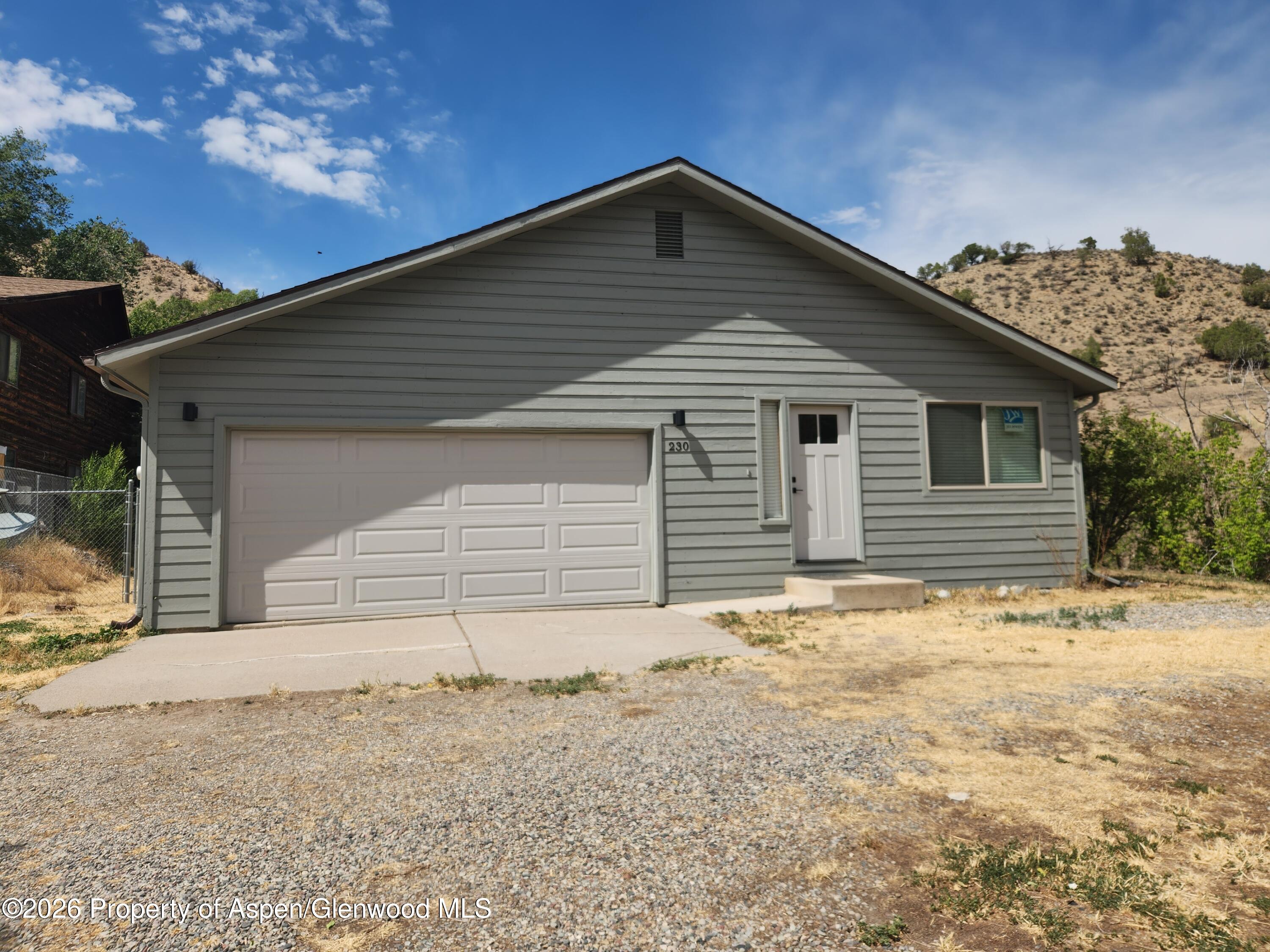 230 S E Avenue Property Photo 1