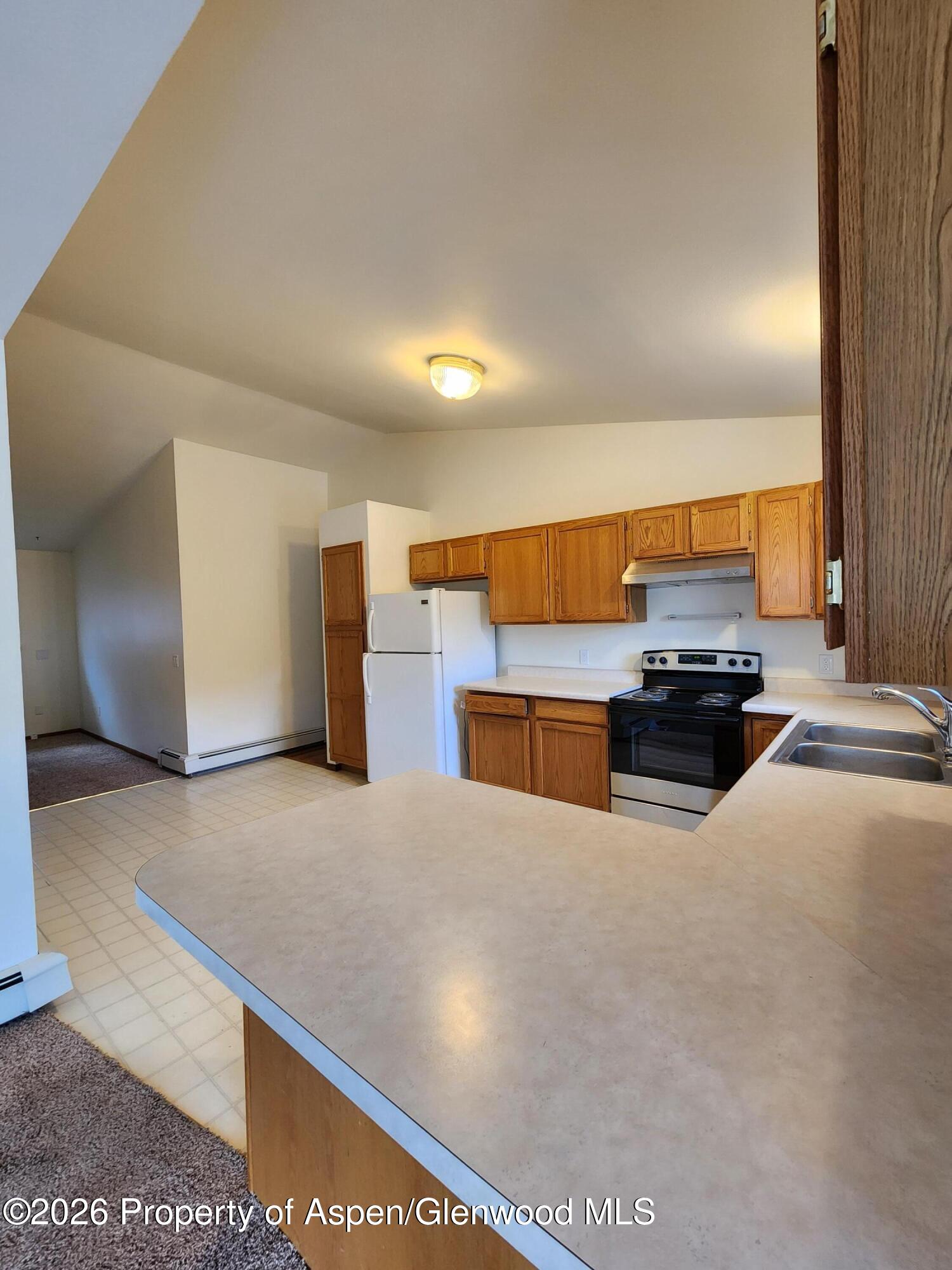 230 S E Avenue Property Photo 4