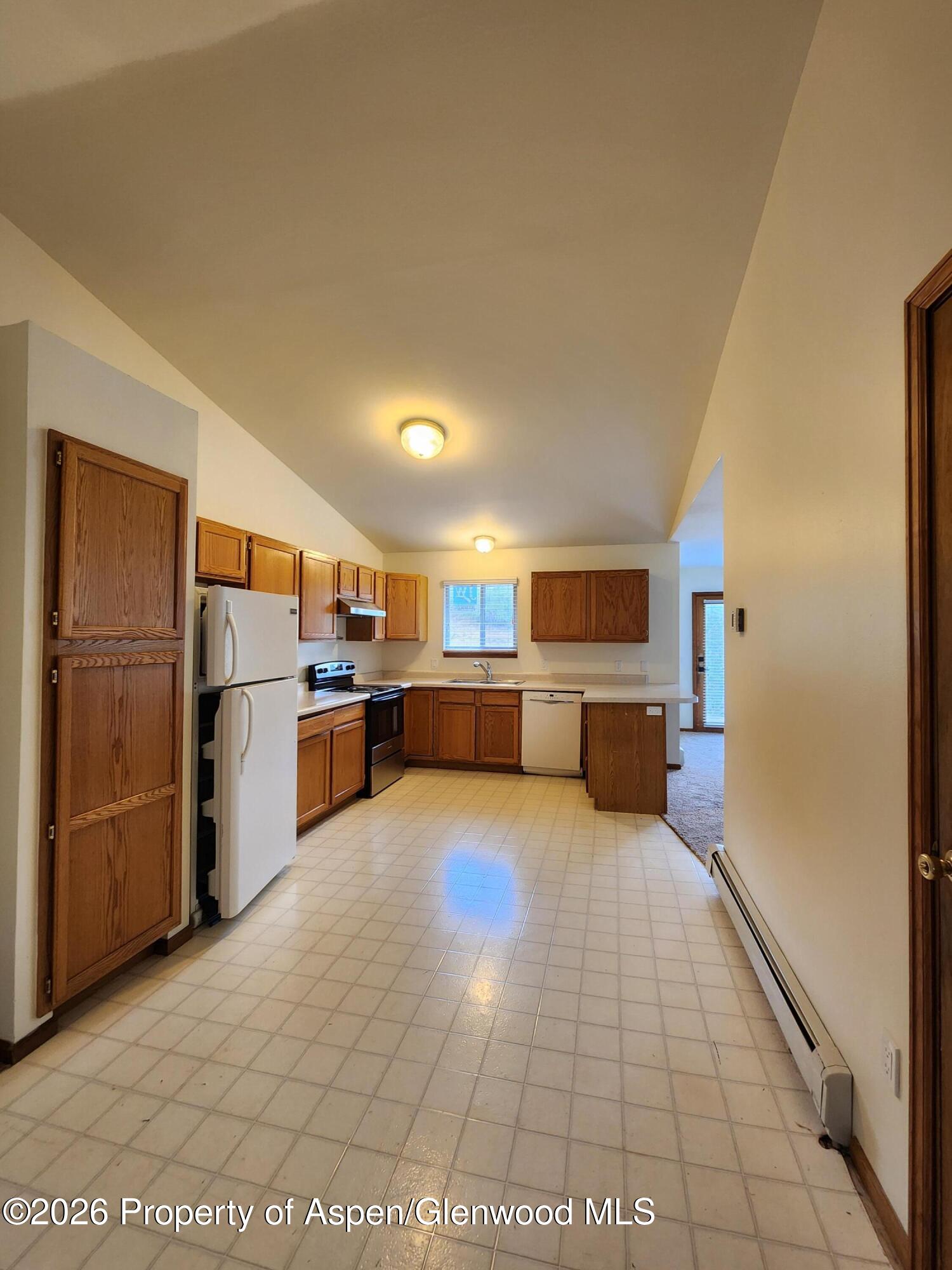 230 S E Avenue Property Photo 5