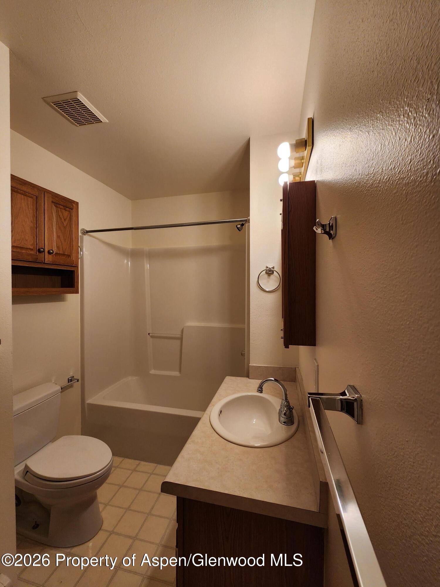 230 S E Avenue Property Photo 13