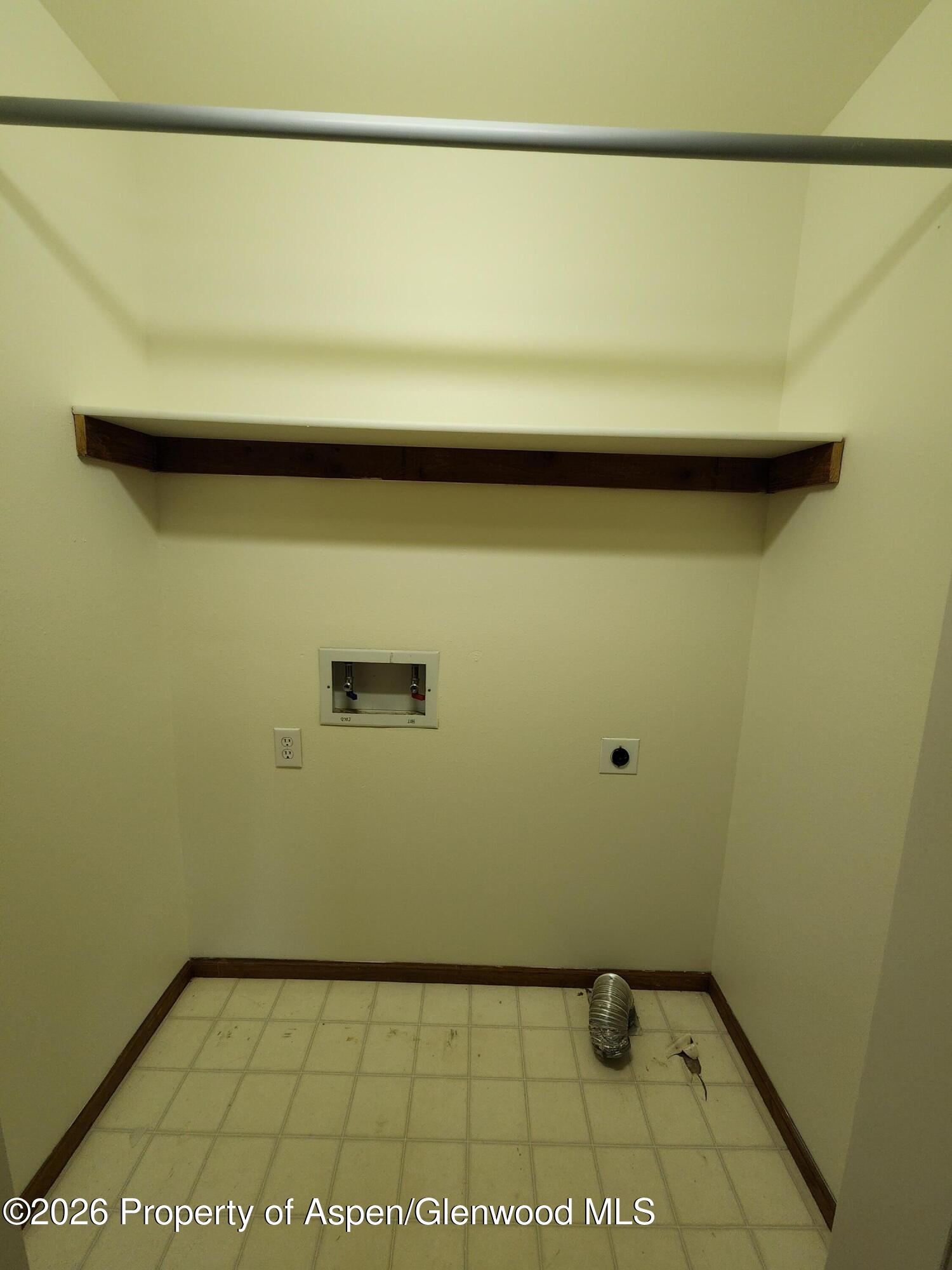 230 S E Avenue Property Photo 15