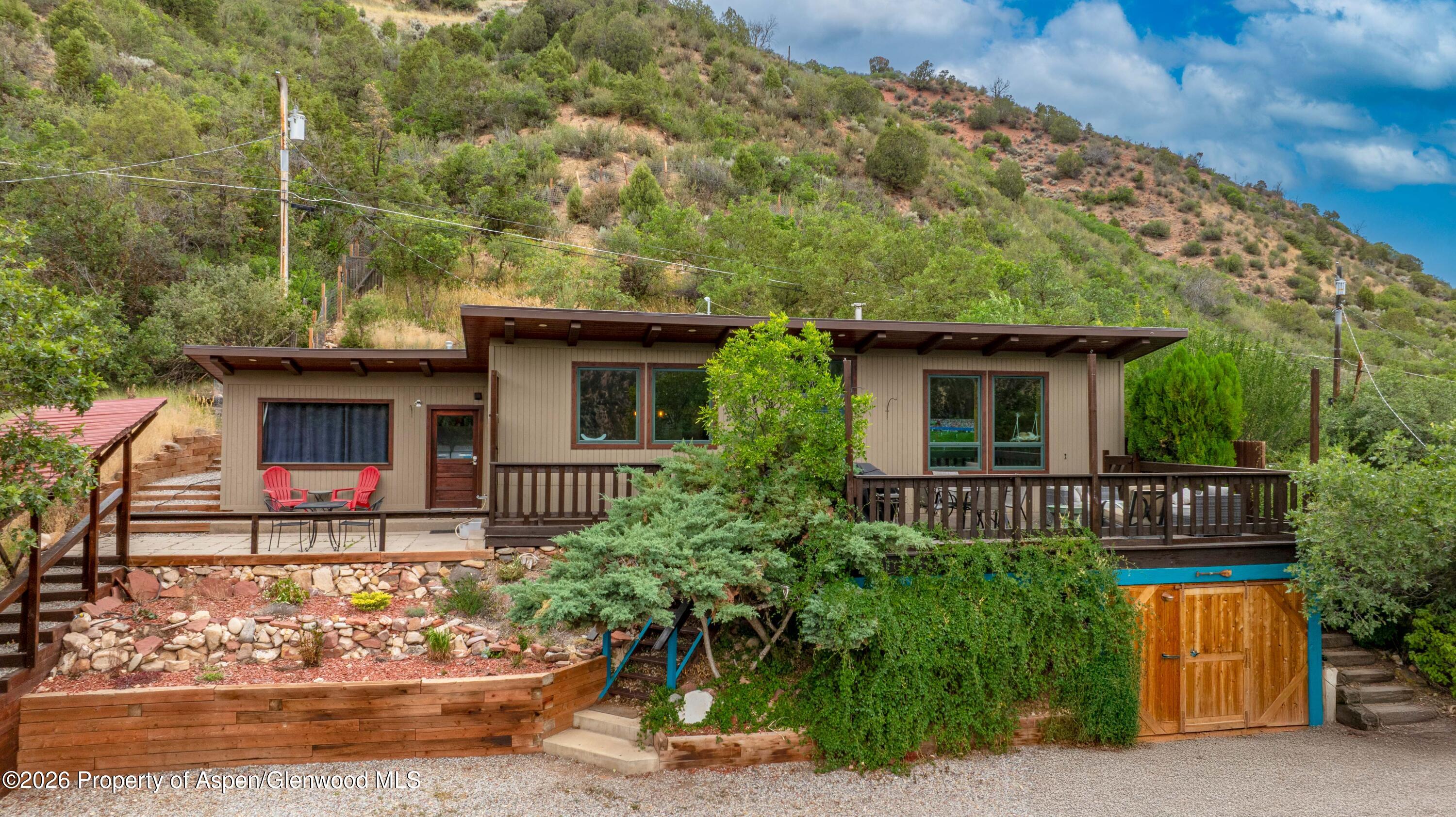 805 Red Mountain Drive Property Photo 1