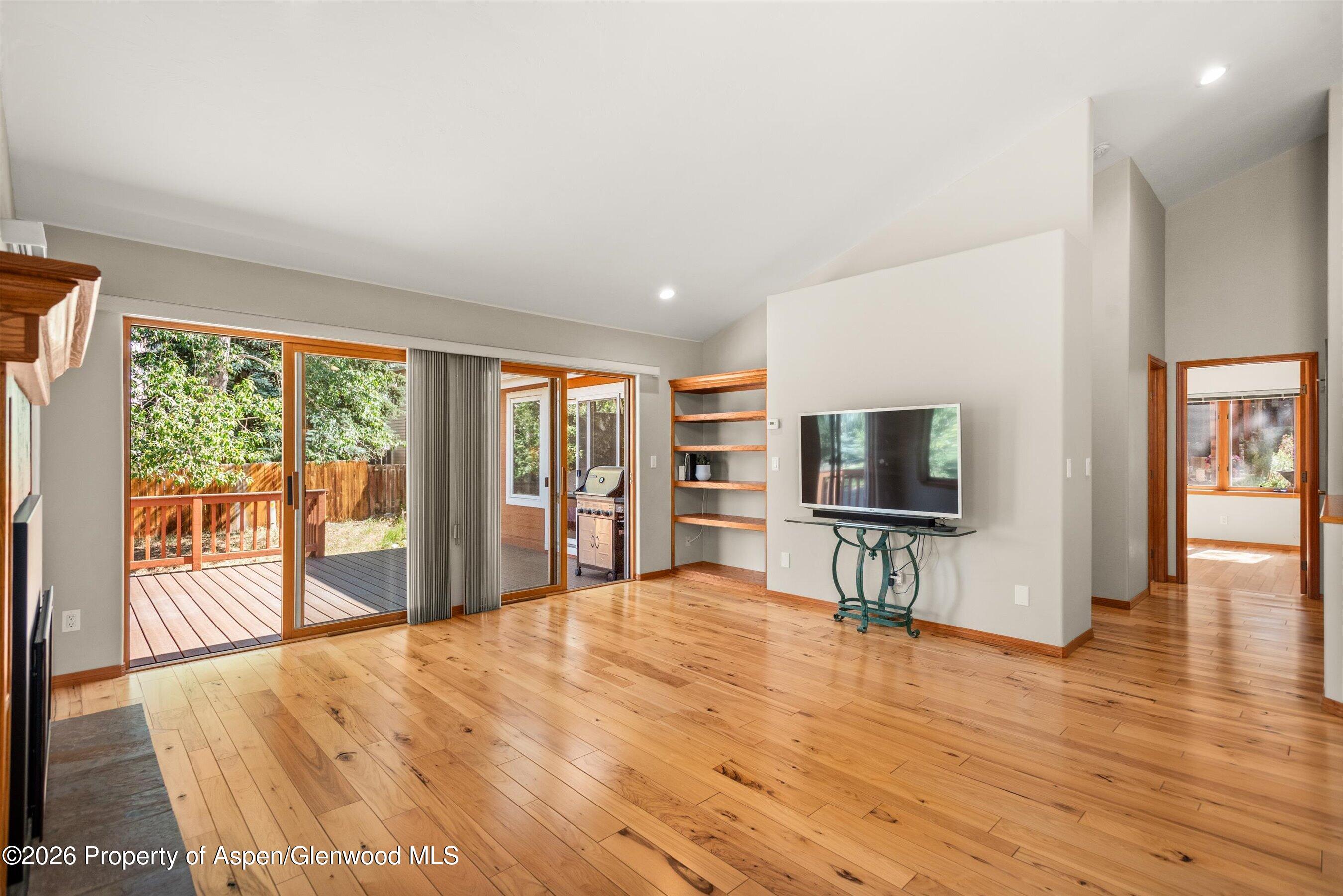 985 Lupine Circle Property Photo 3