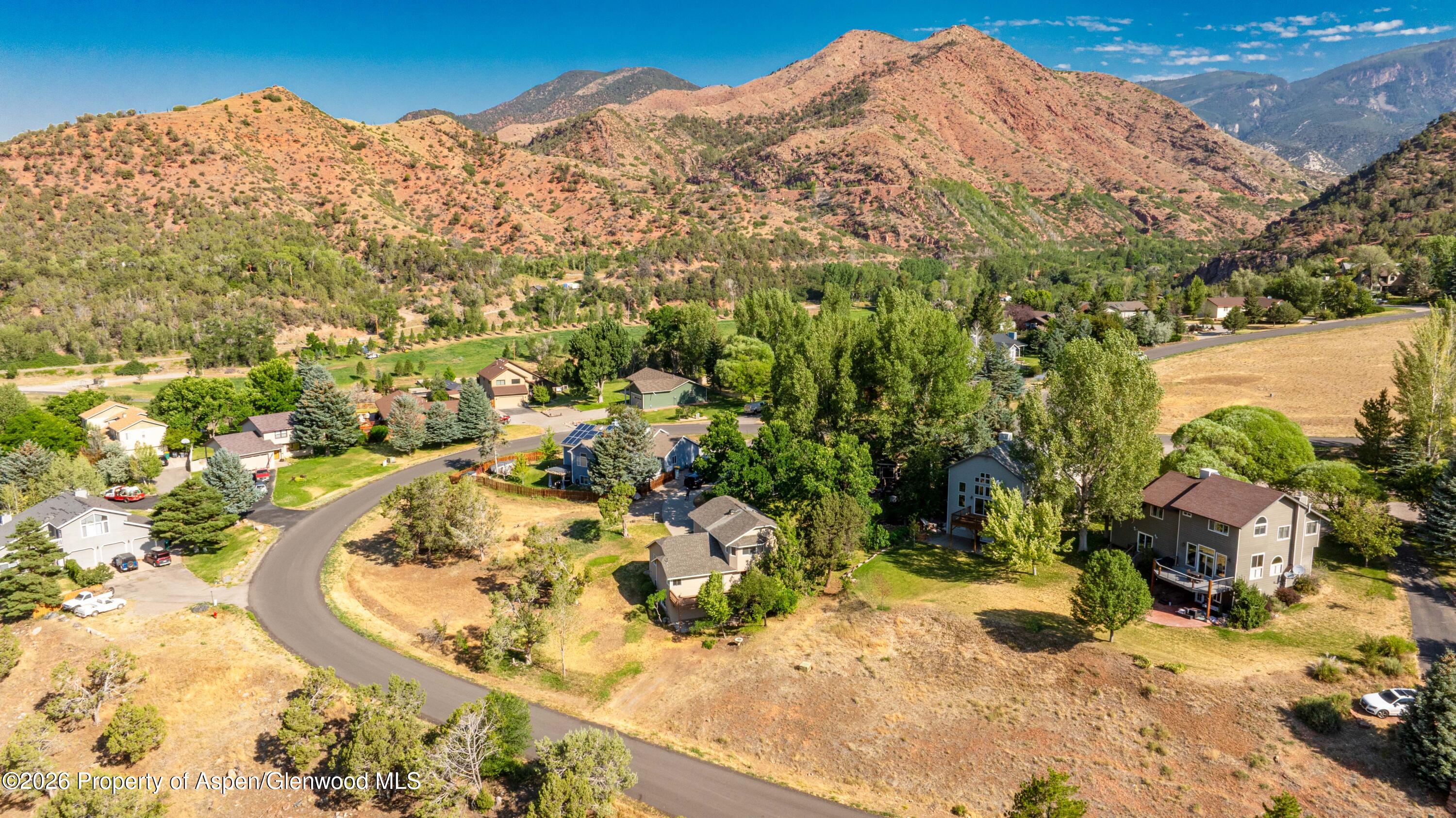 484 Canyon Creek Drive Property Photo 4