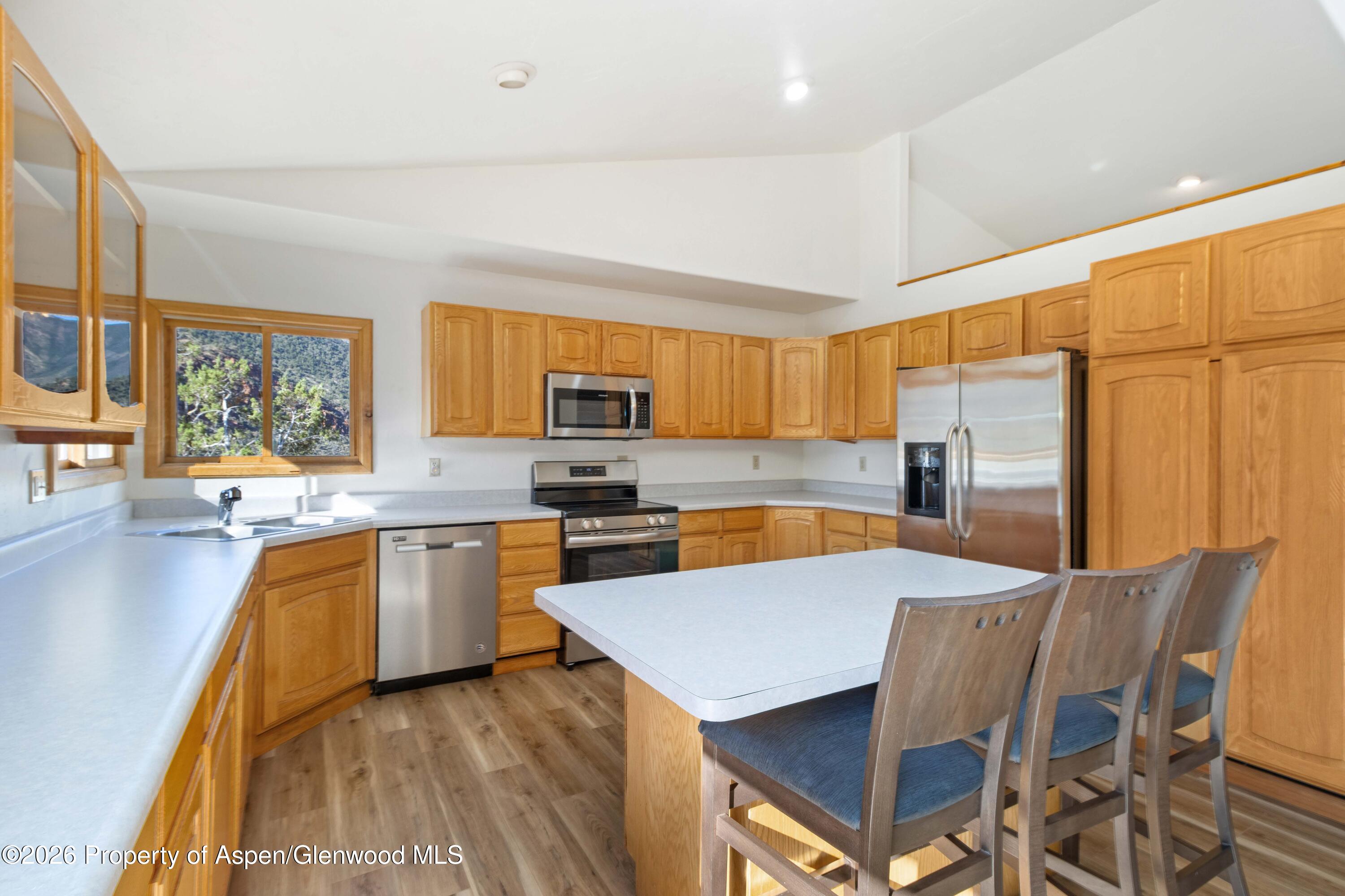 484 Canyon Creek Drive Property Photo 10