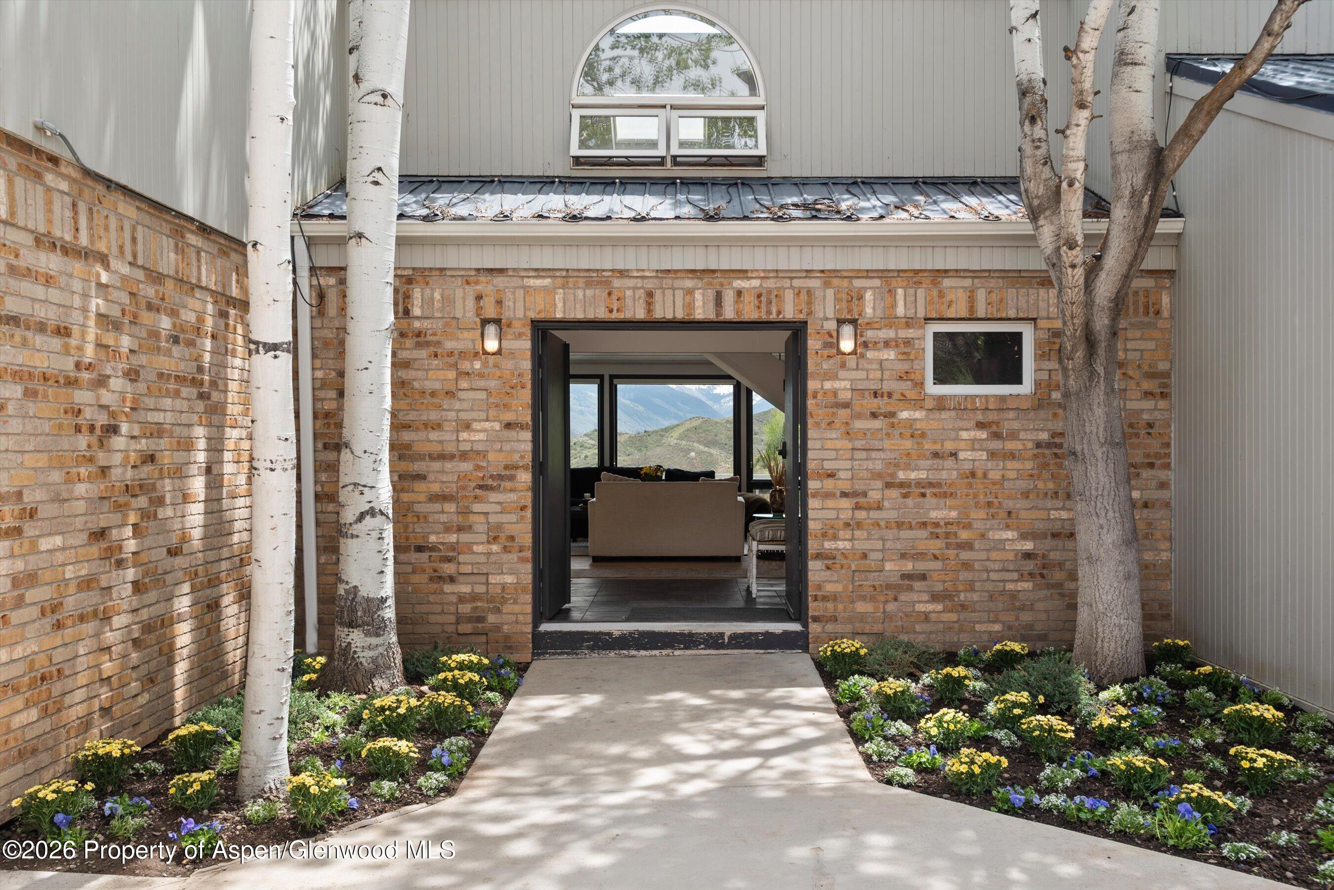 450 Solar Way Property Photo 3