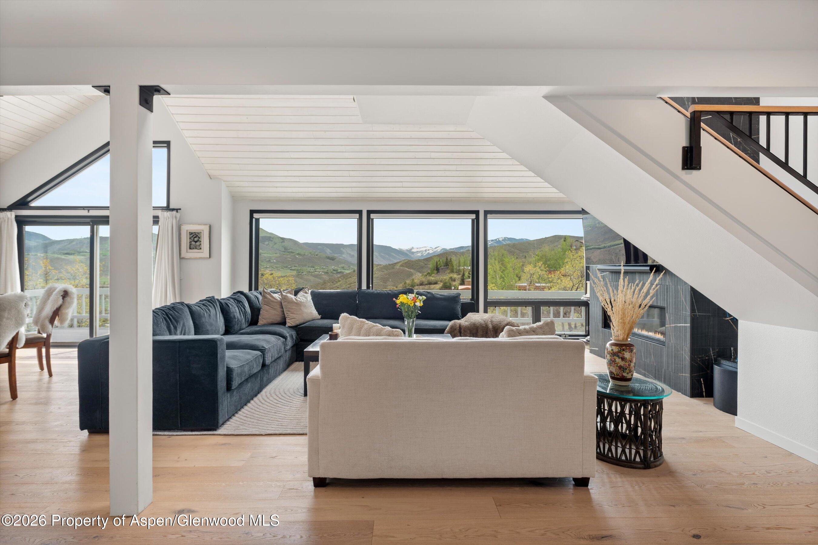 450 Solar Way Property Photo 4