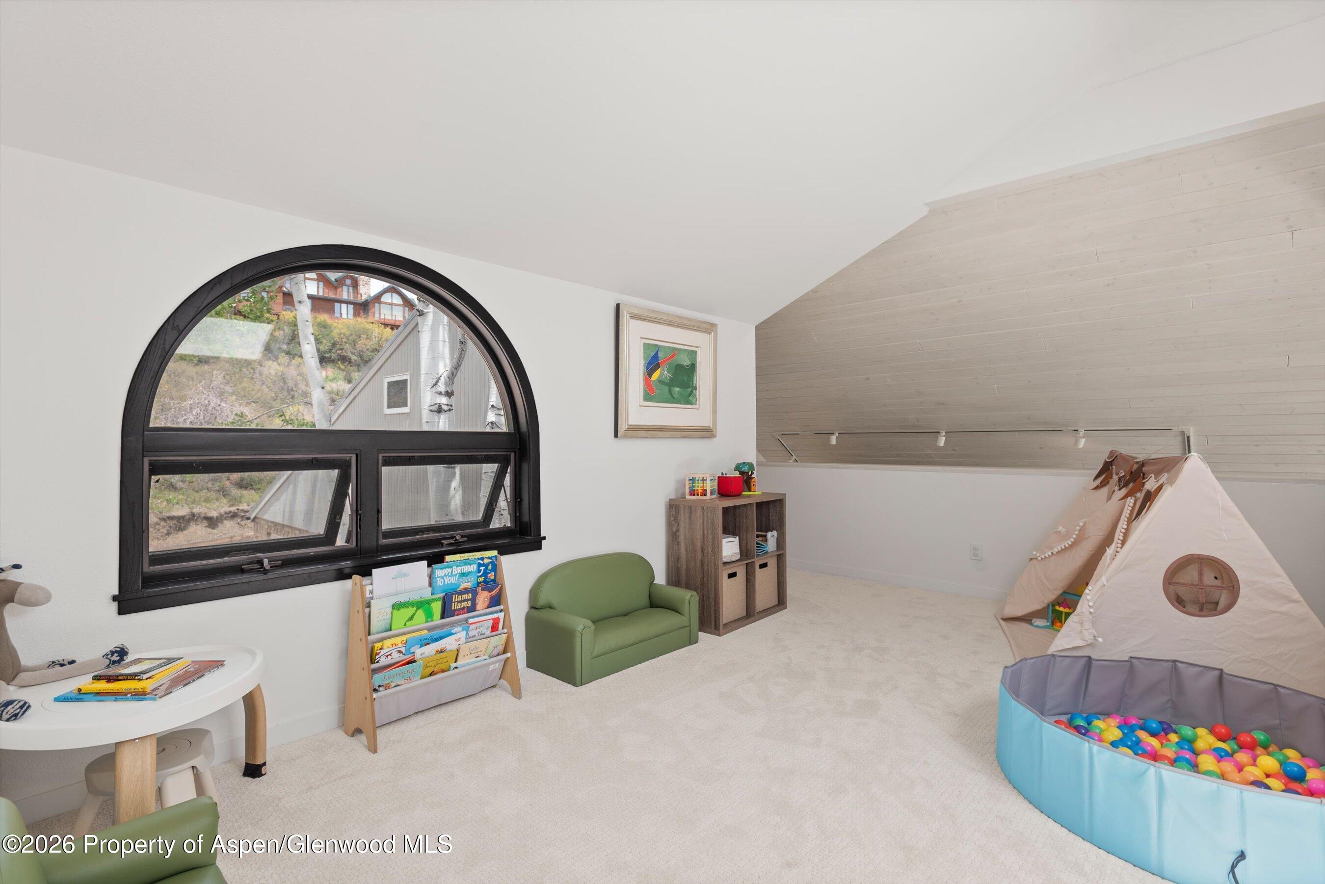 450 Solar Way Property Photo 23