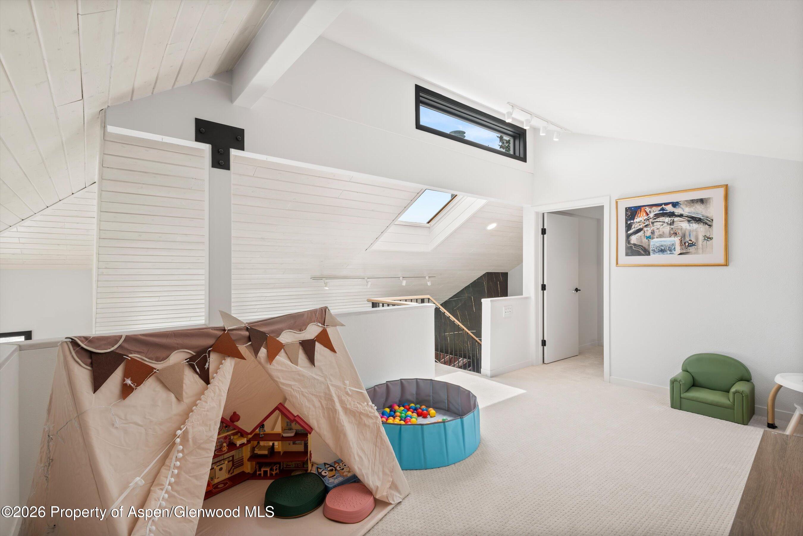 450 Solar Way Property Photo 24