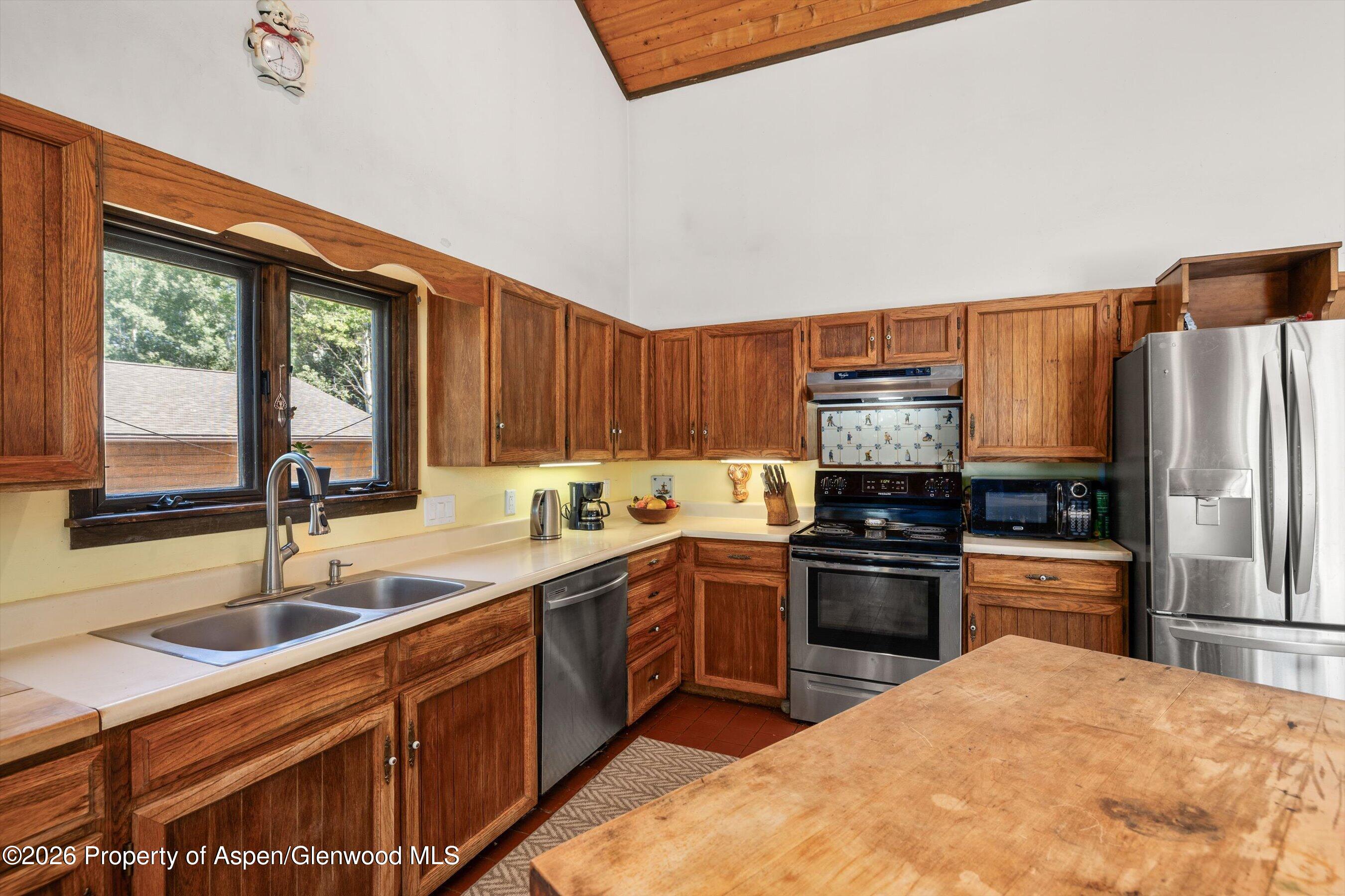 71 Crossland Drive Property Photo 6