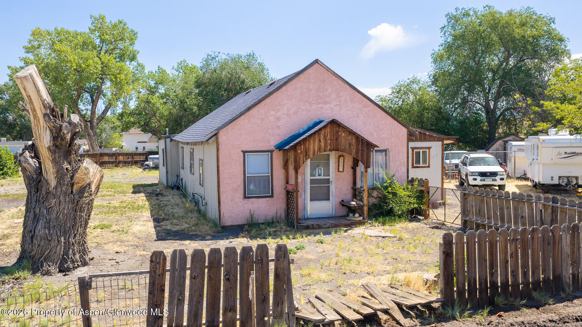 445 Crosby Avenue Property Photo 3
