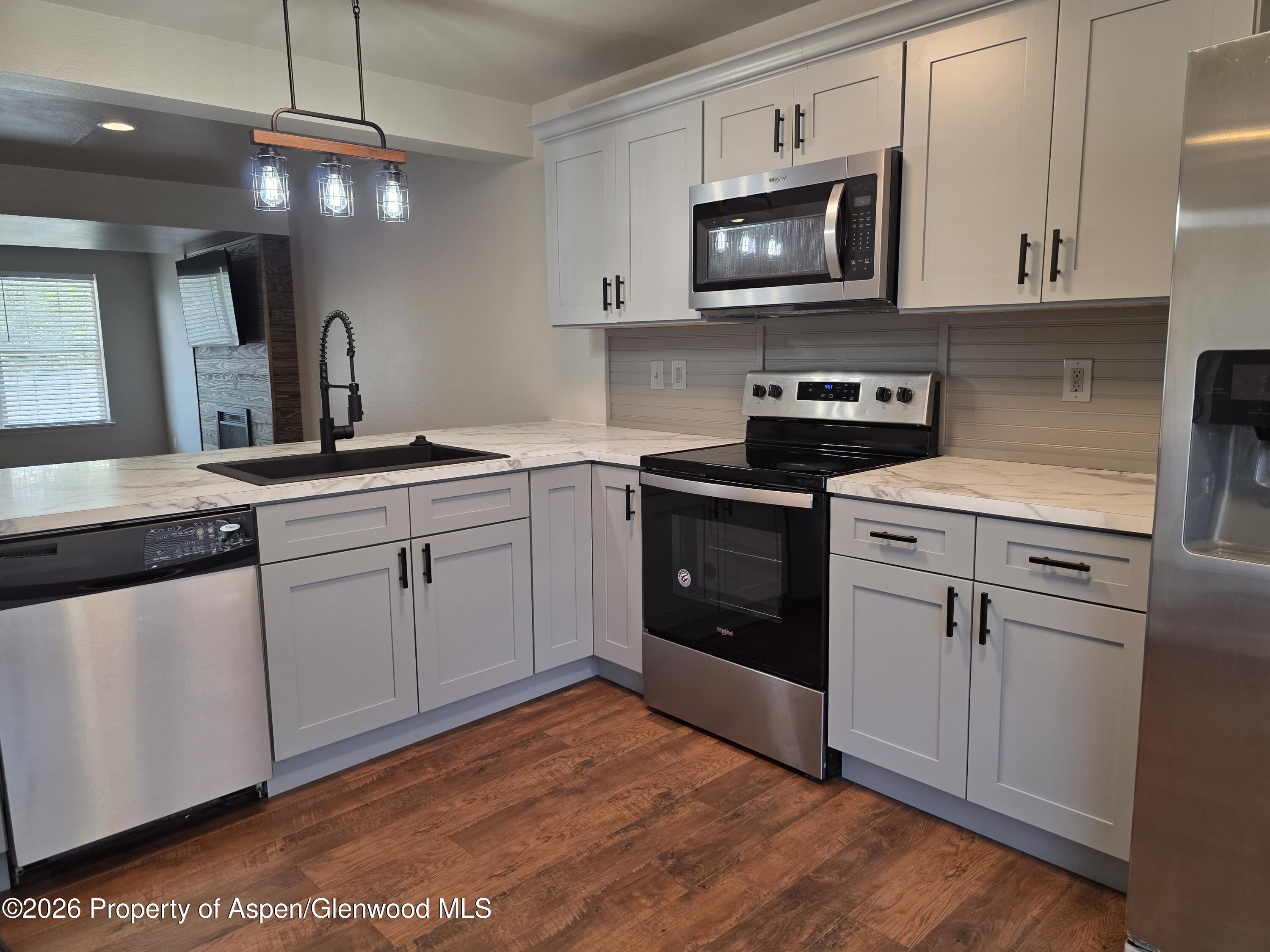 926 W 24th Street Property Photo 4