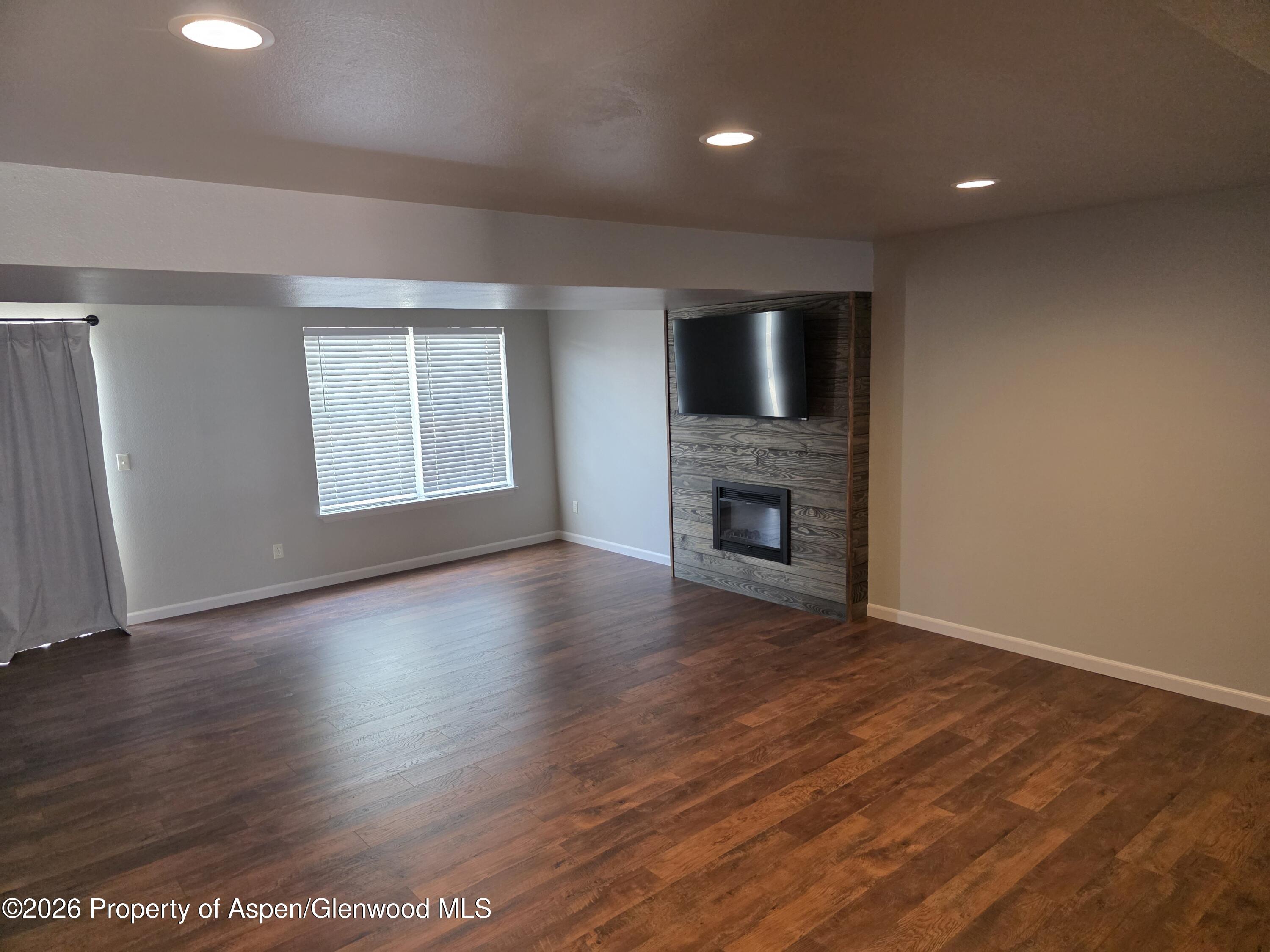 926 W 24th Street Property Photo 7