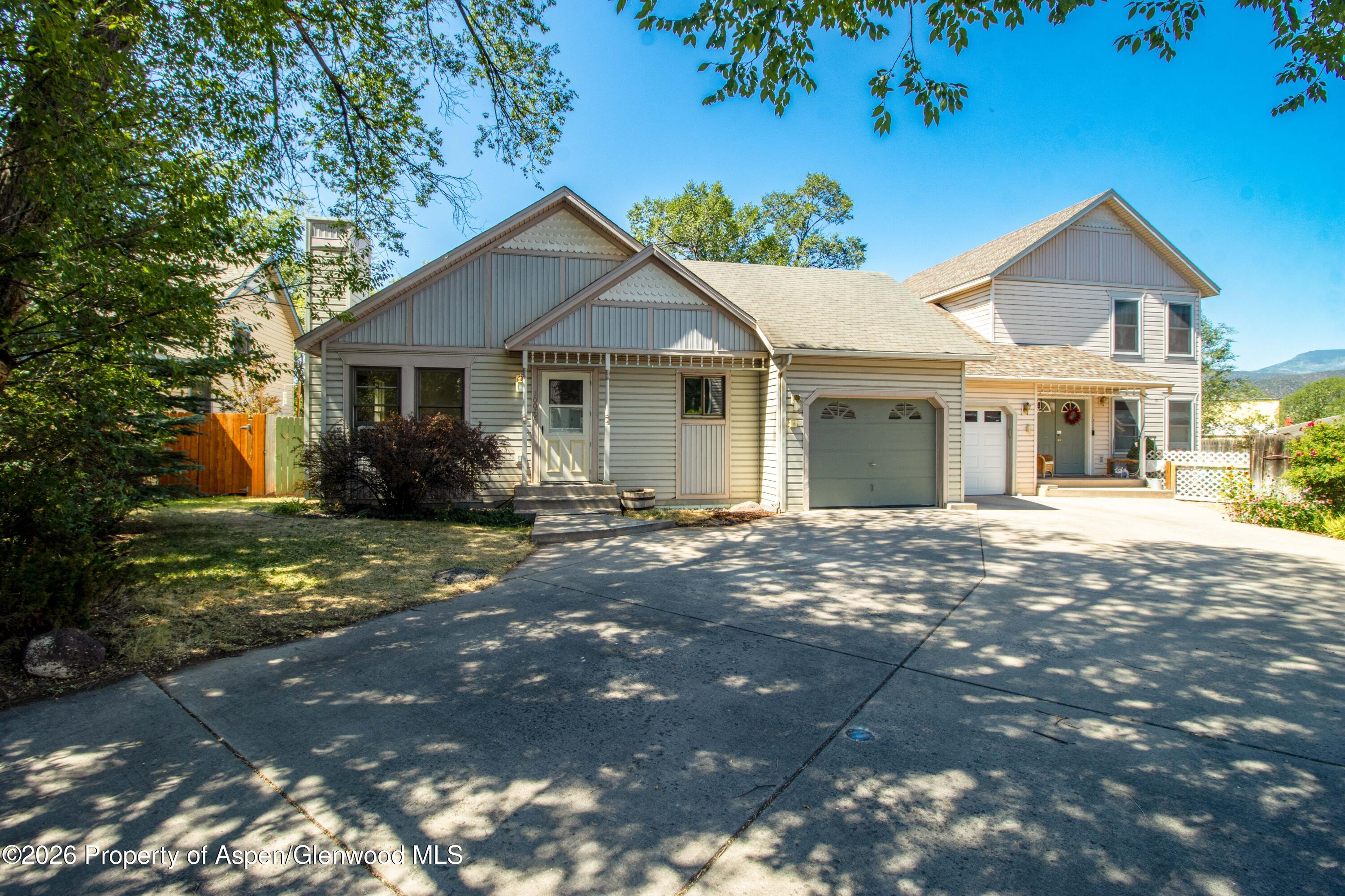 1007 Crown Drive Property Photo 2