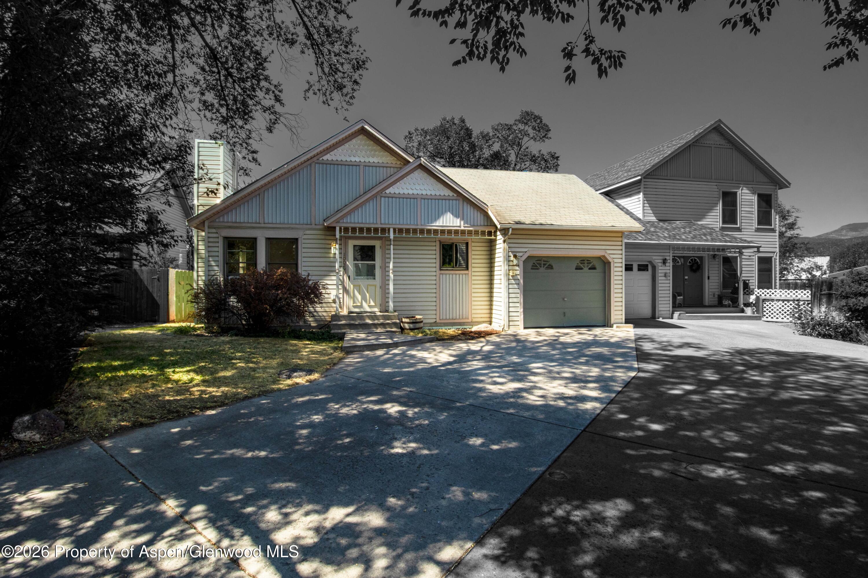 1007 Crown Drive Property Photo 3