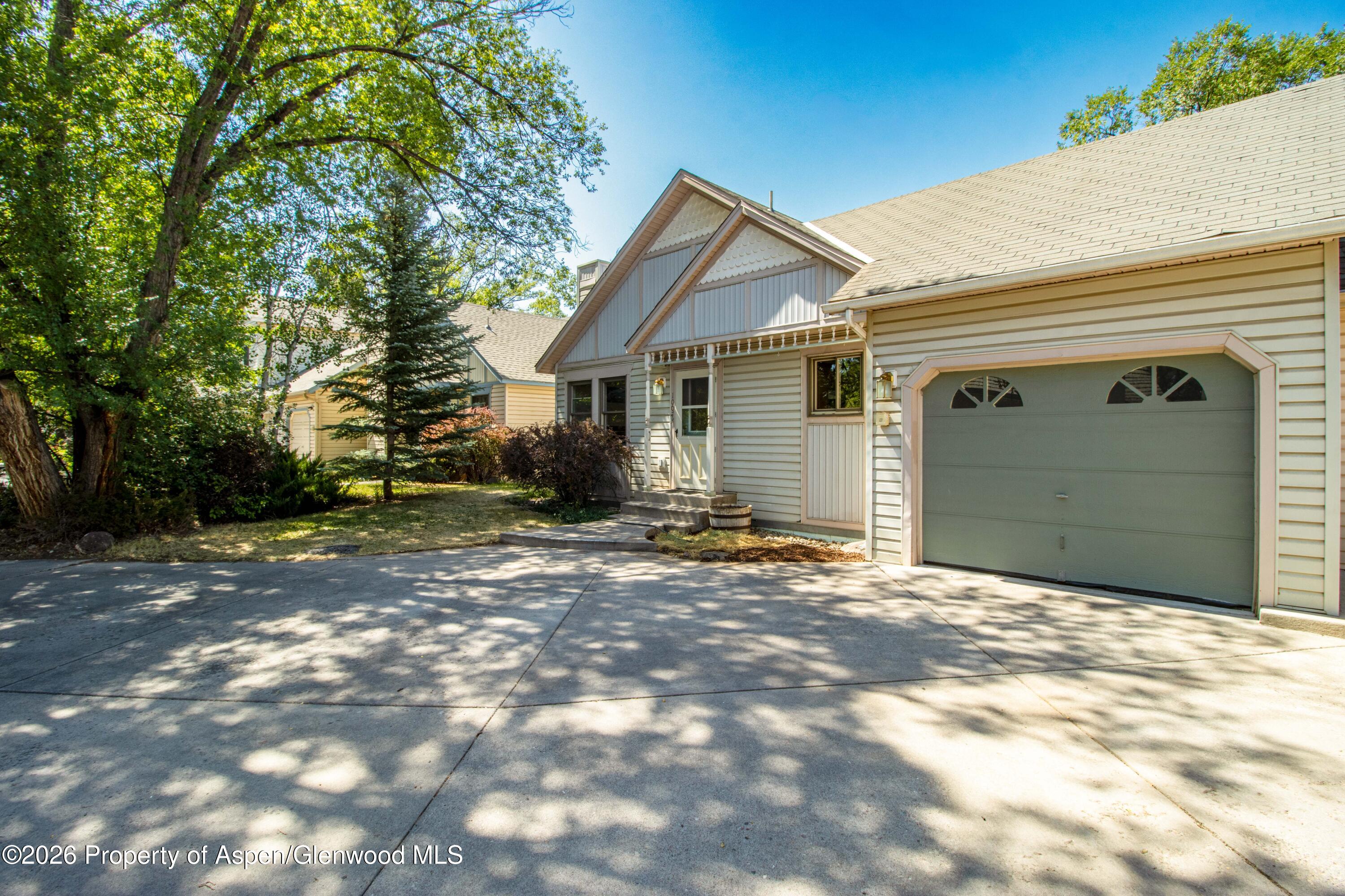 1007 Crown Drive Property Photo 4