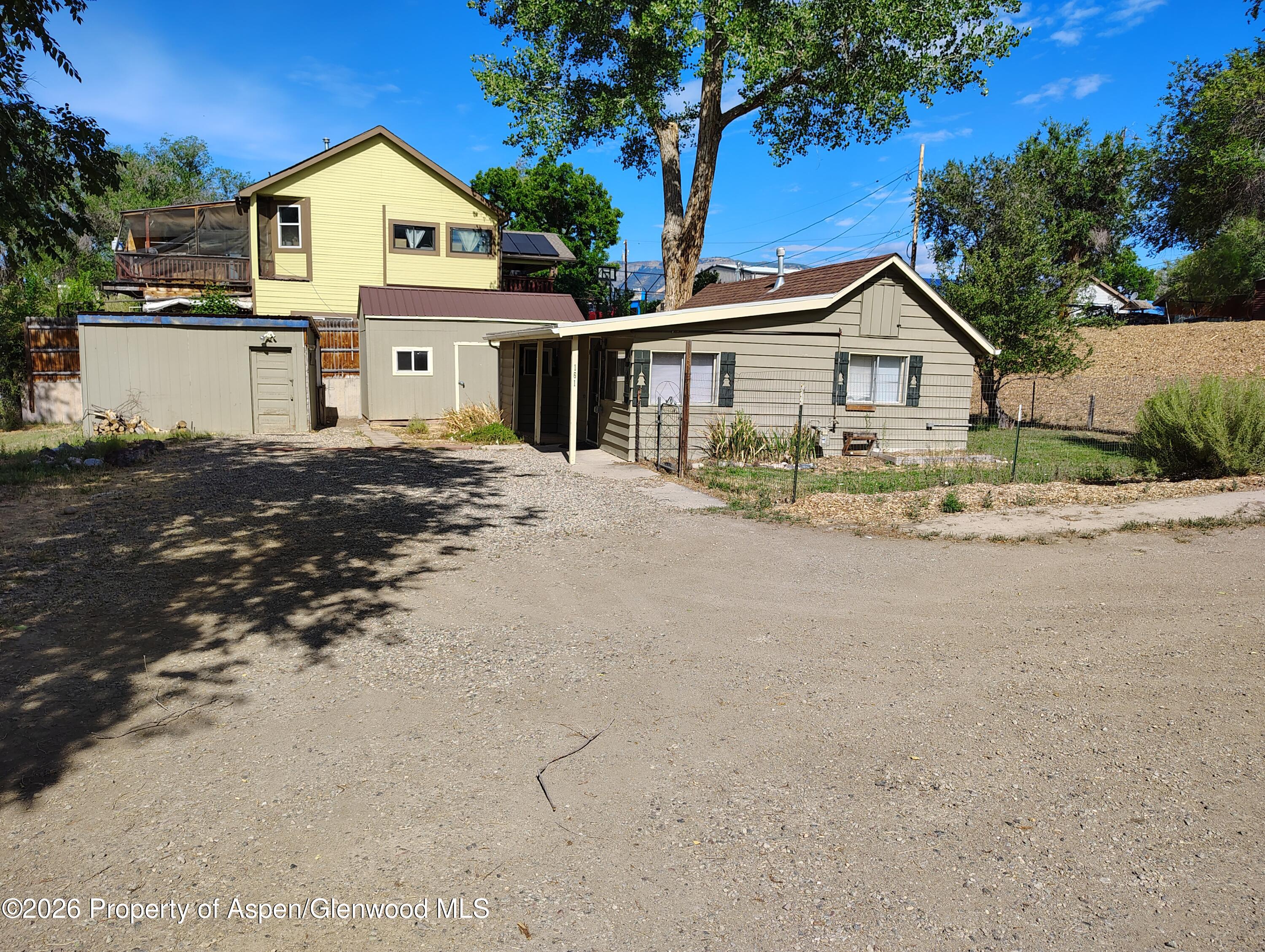 161 E 10th Street Property Photo 4