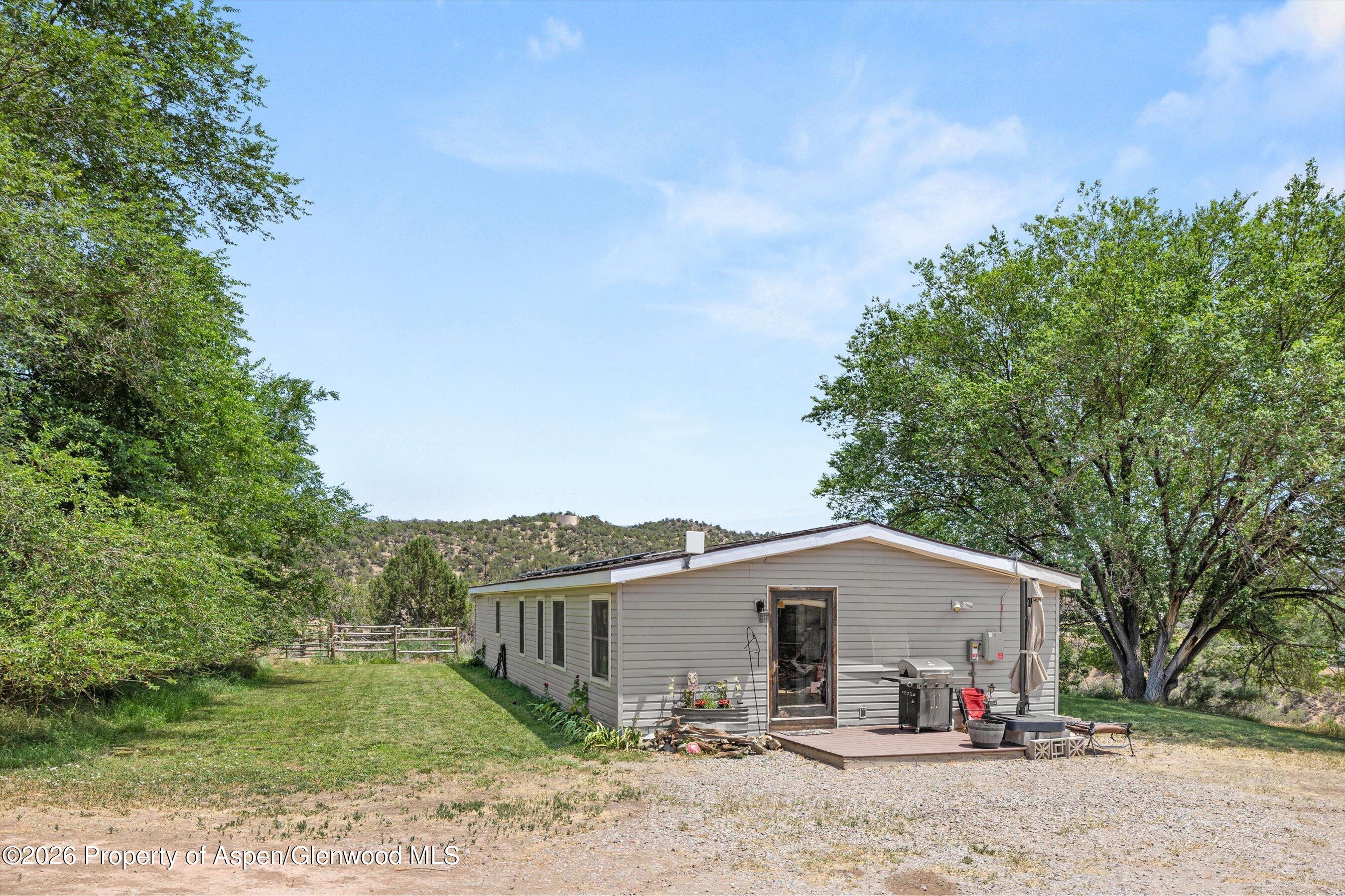 576 E Vista Drive Property Photo 3