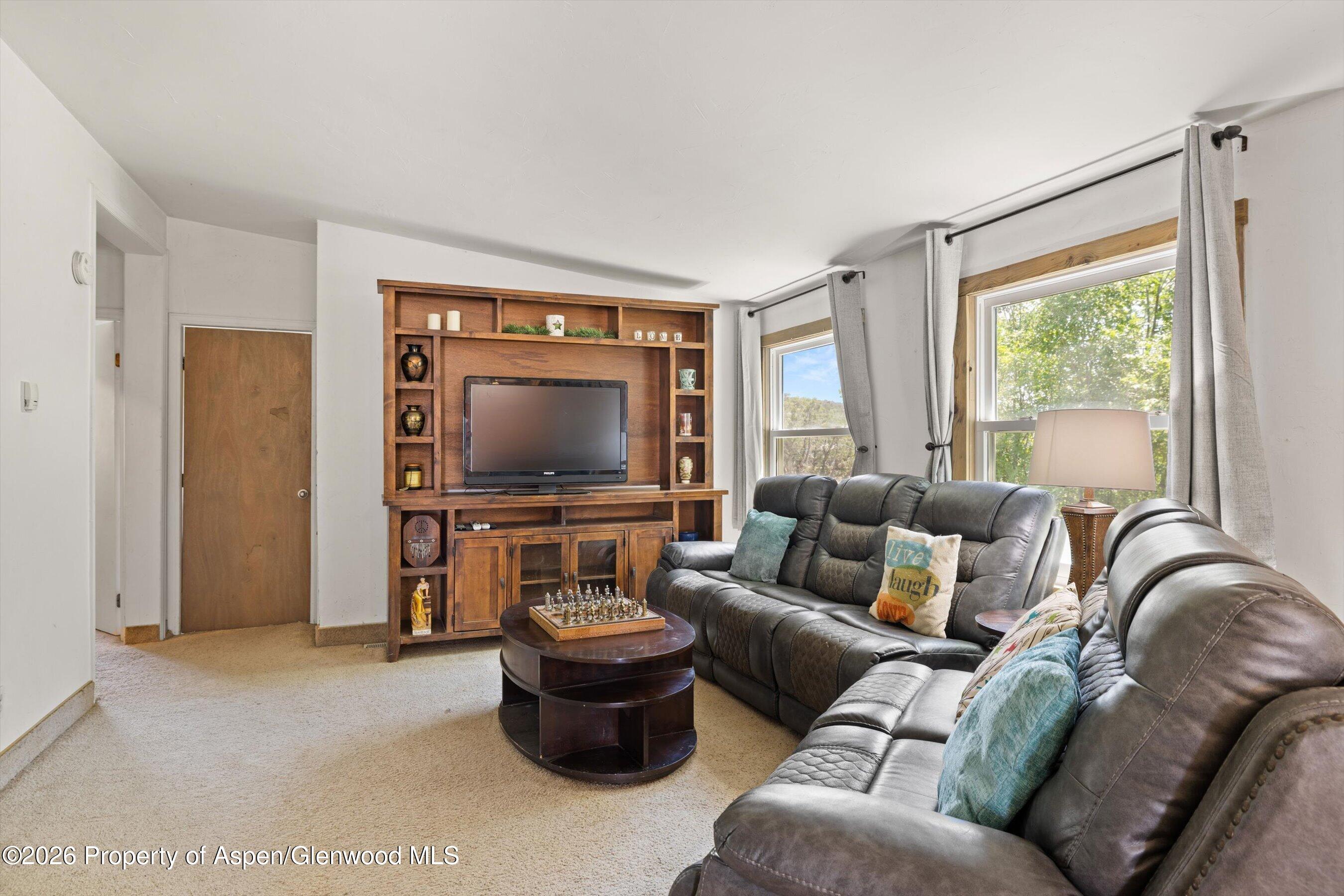 576 E Vista Drive Property Photo 4