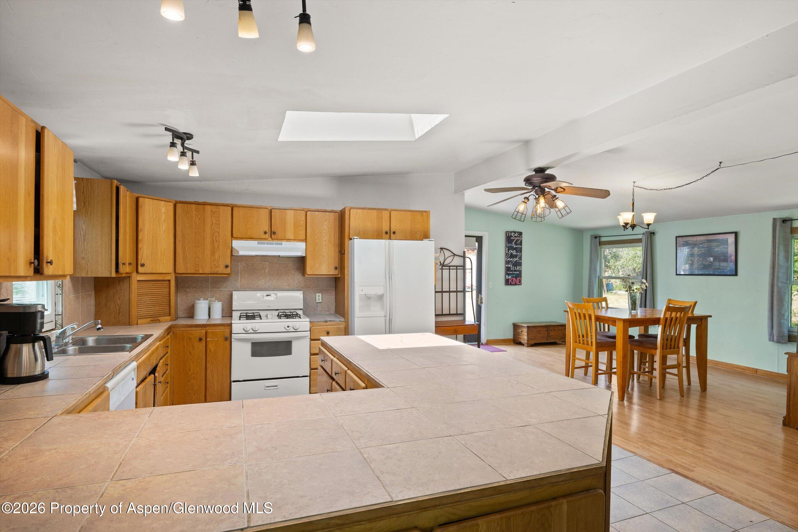 576 E Vista Drive Property Photo 6