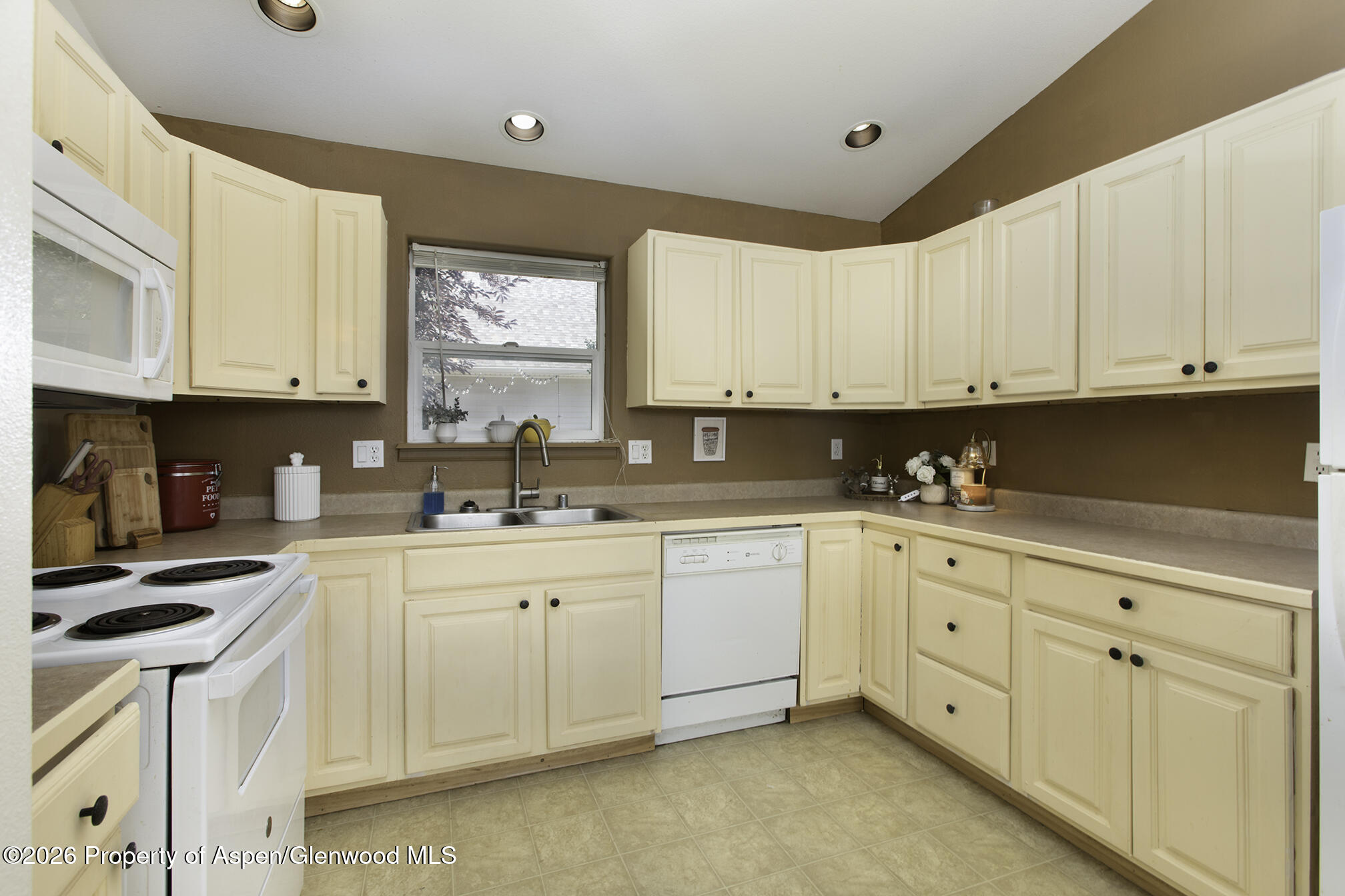 333 Columbine Drive Property Photo 7