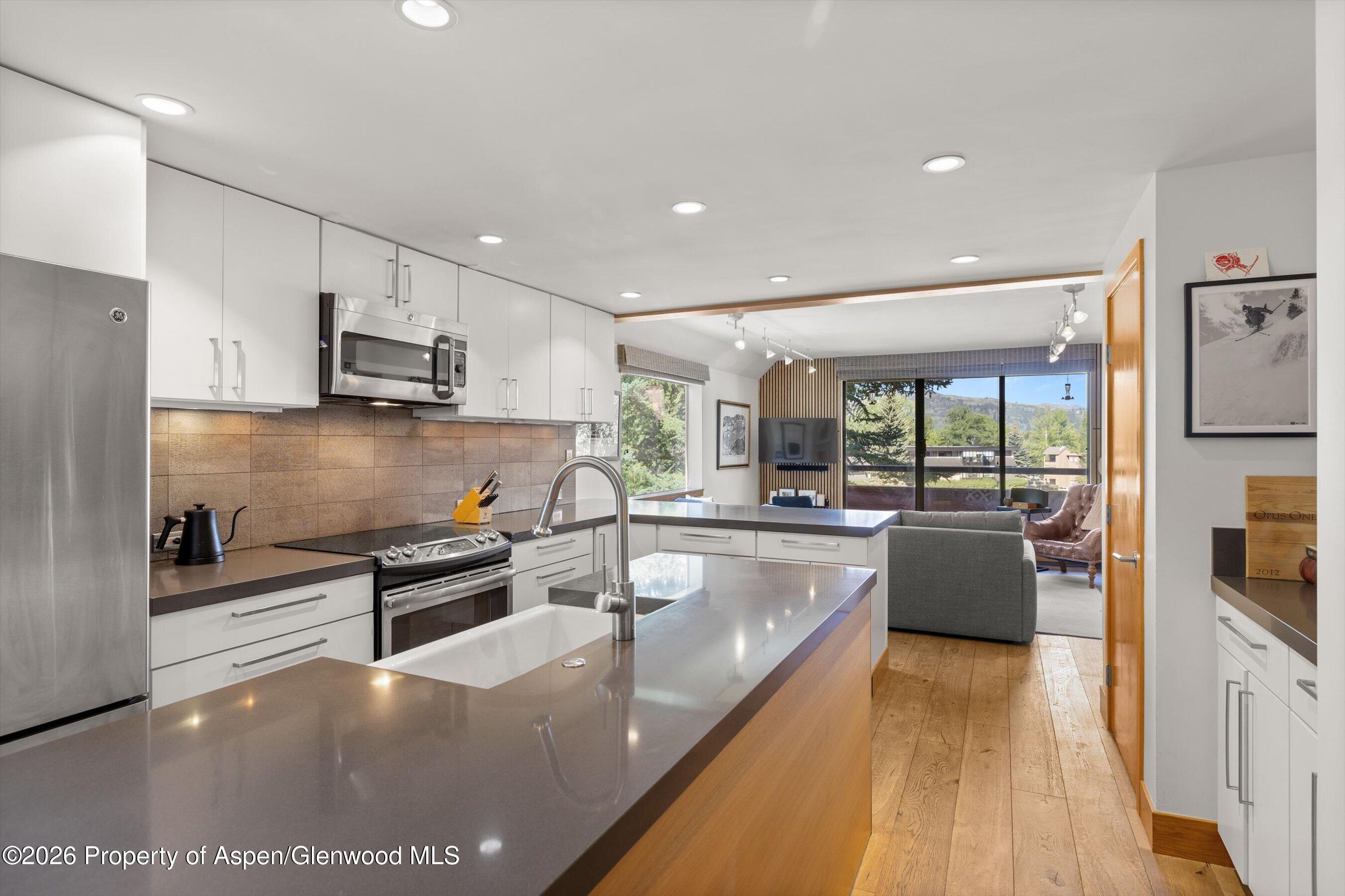 1221 Vine Street 1221 Property Photo 1