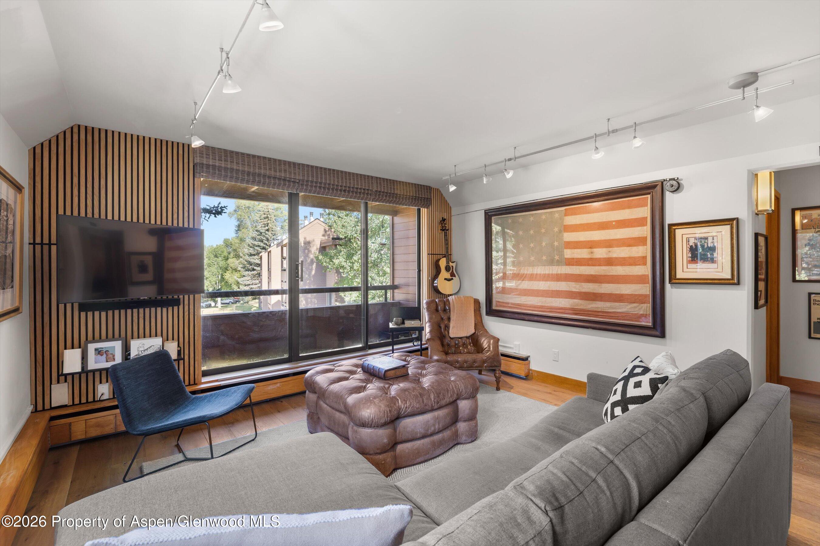 1221 Vine Street 1221 Property Photo 9