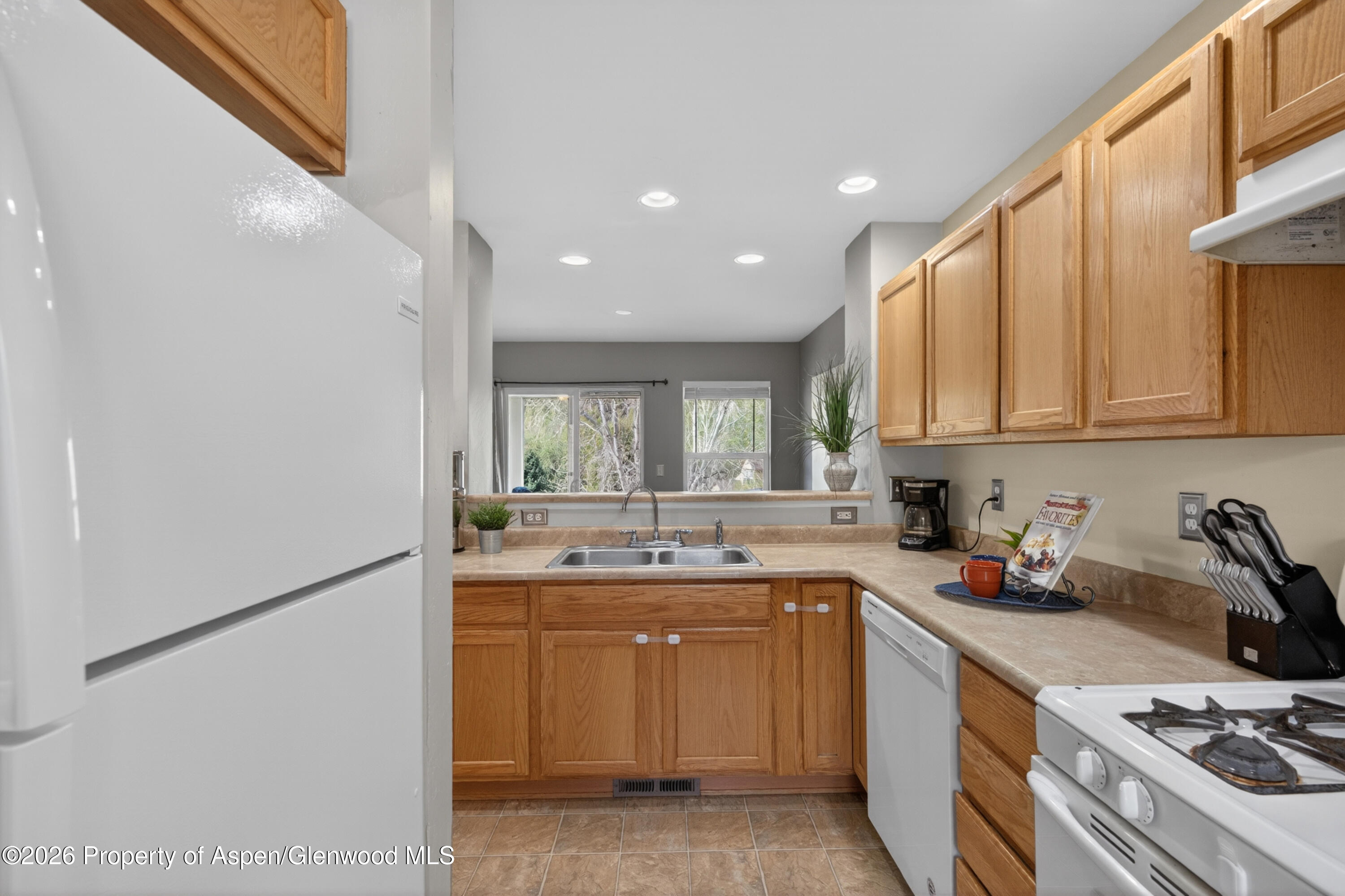 247 E Capital Court Property Photo 6