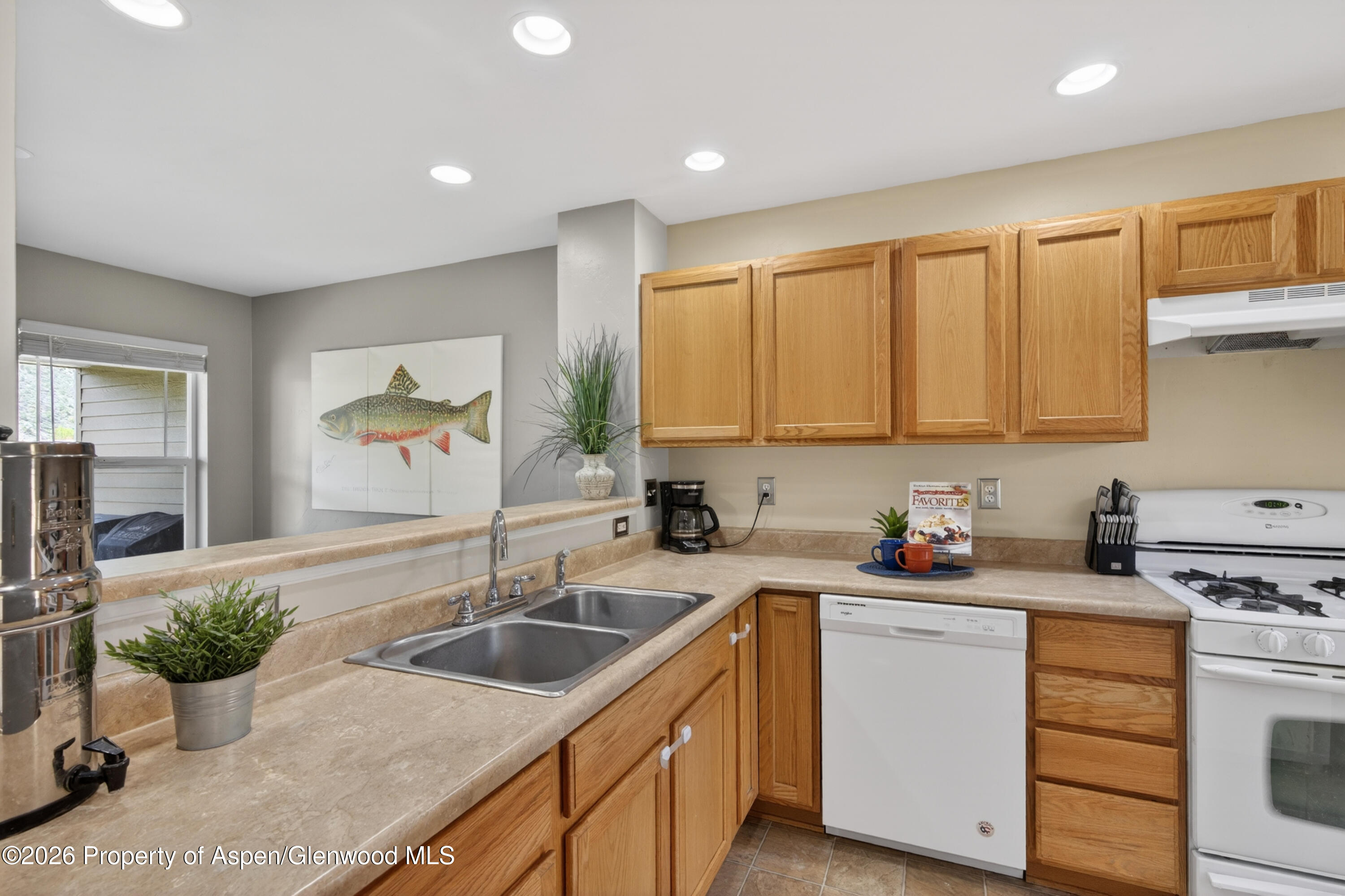 247 E Capital Court Property Photo 7