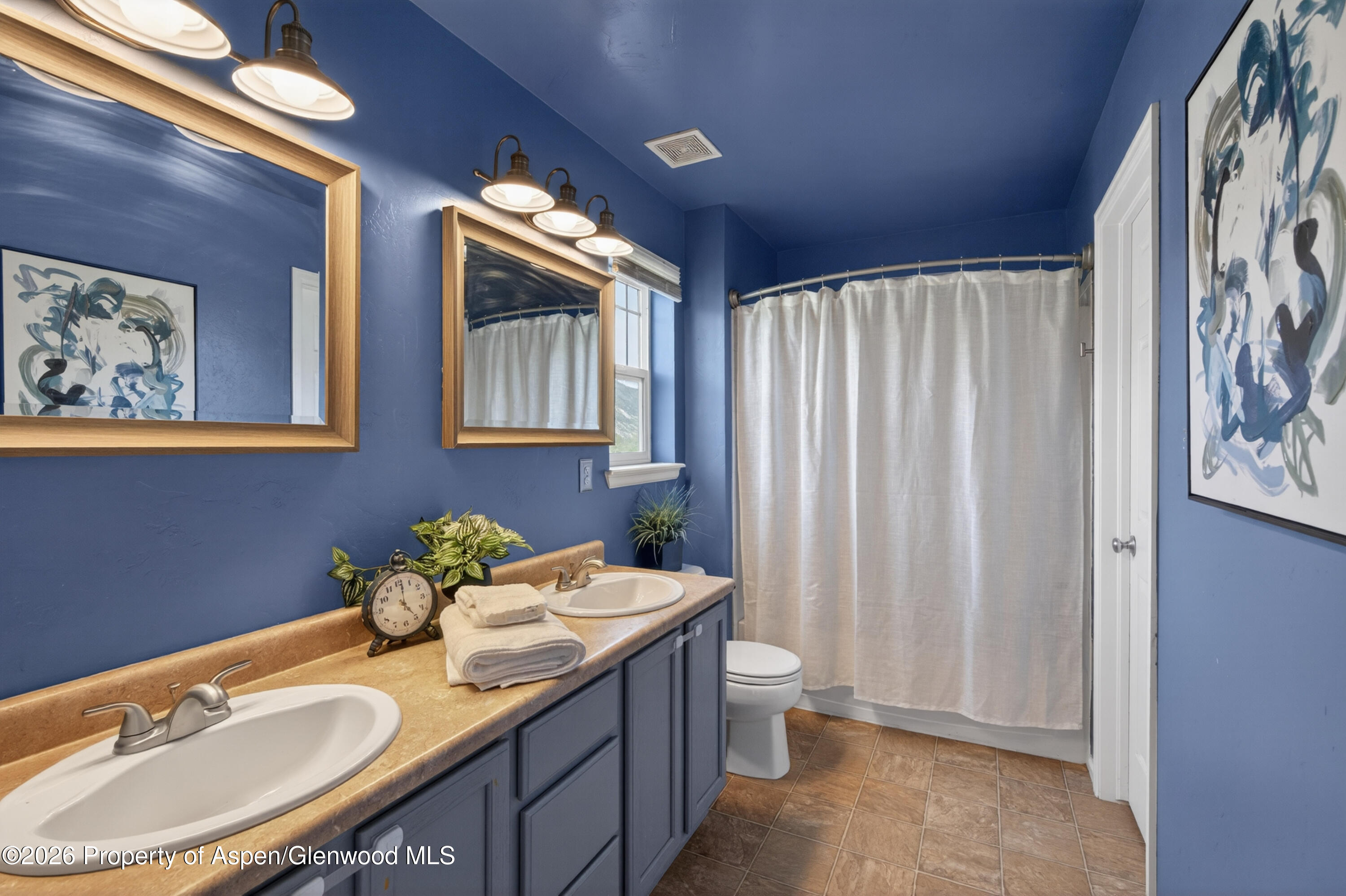 247 E Capital Court Property Photo 18