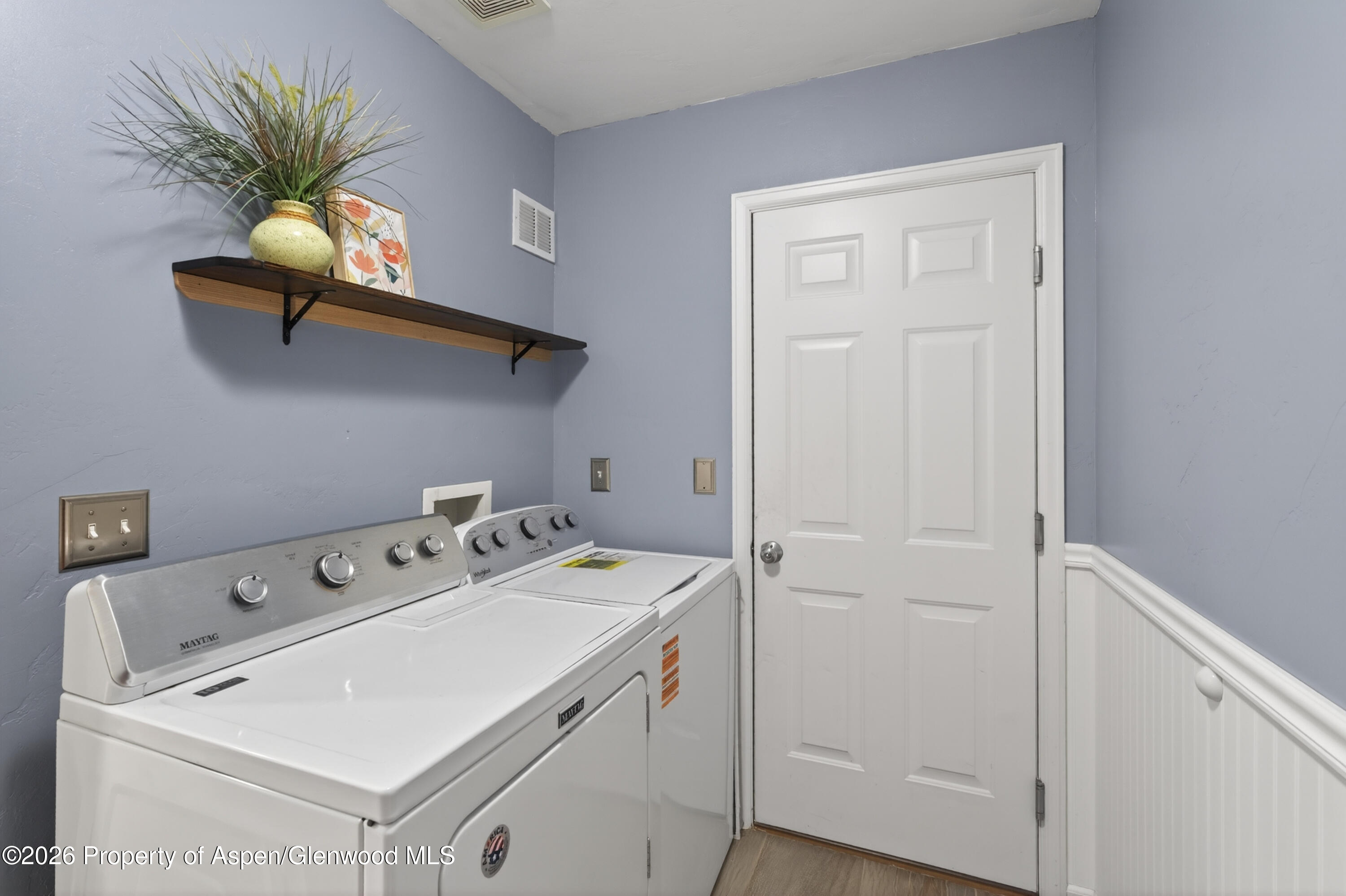 247 E Capital Court Property Photo 24