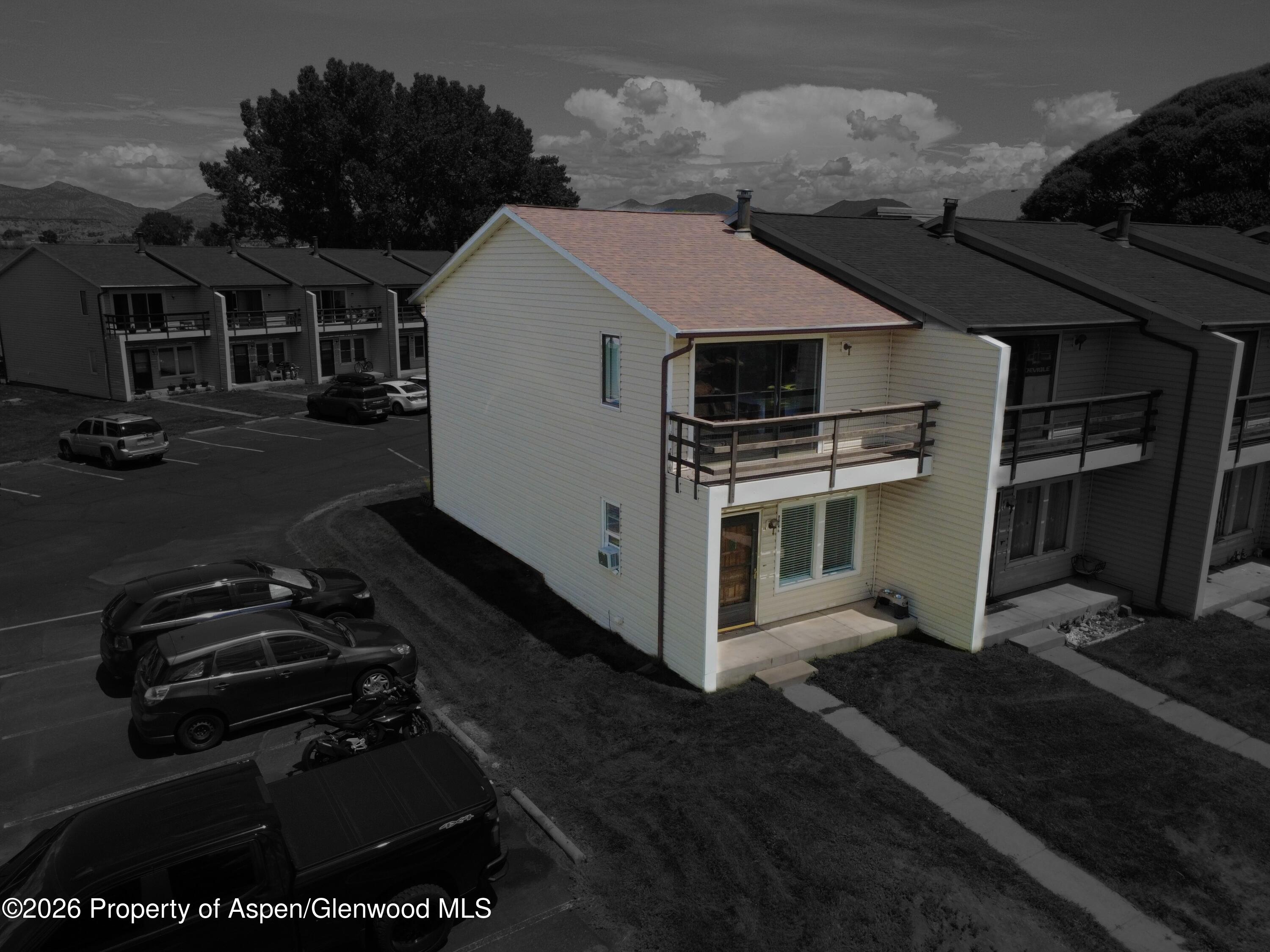998 Wamsley Way Property Photo 2
