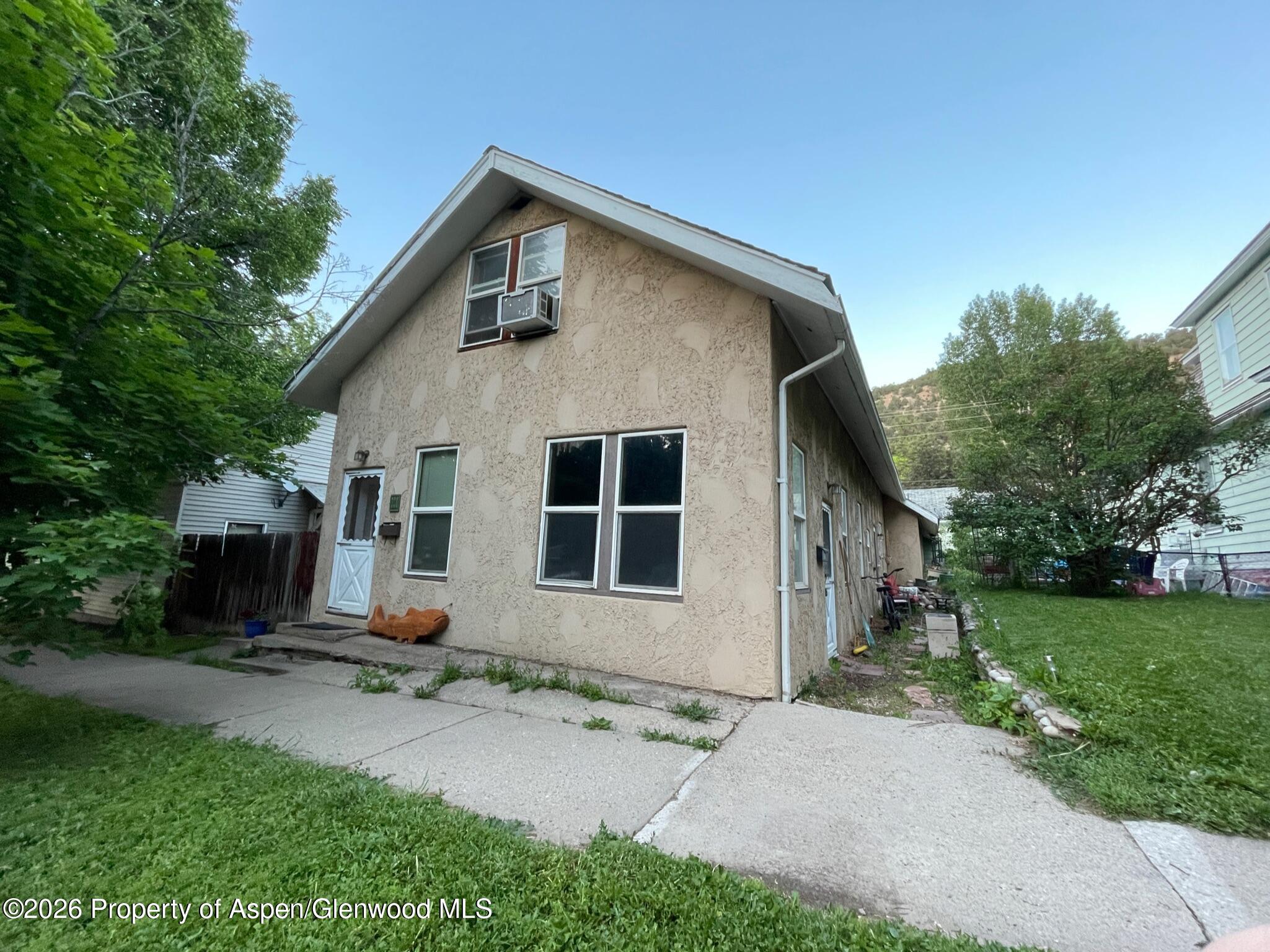 908 & 910 Blake Avenue Property Photo 4