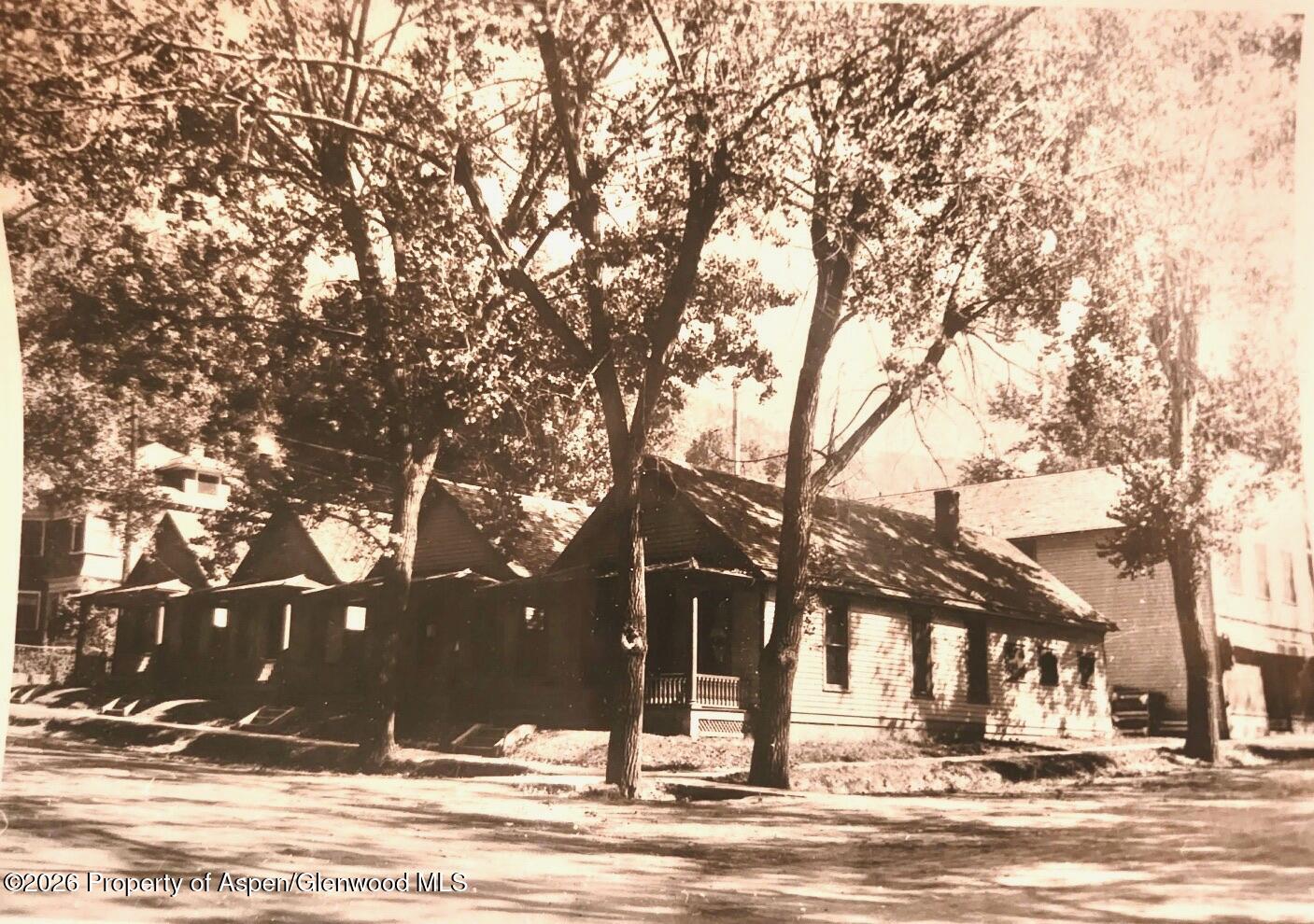 908 & 910 Blake Avenue Property Photo 5