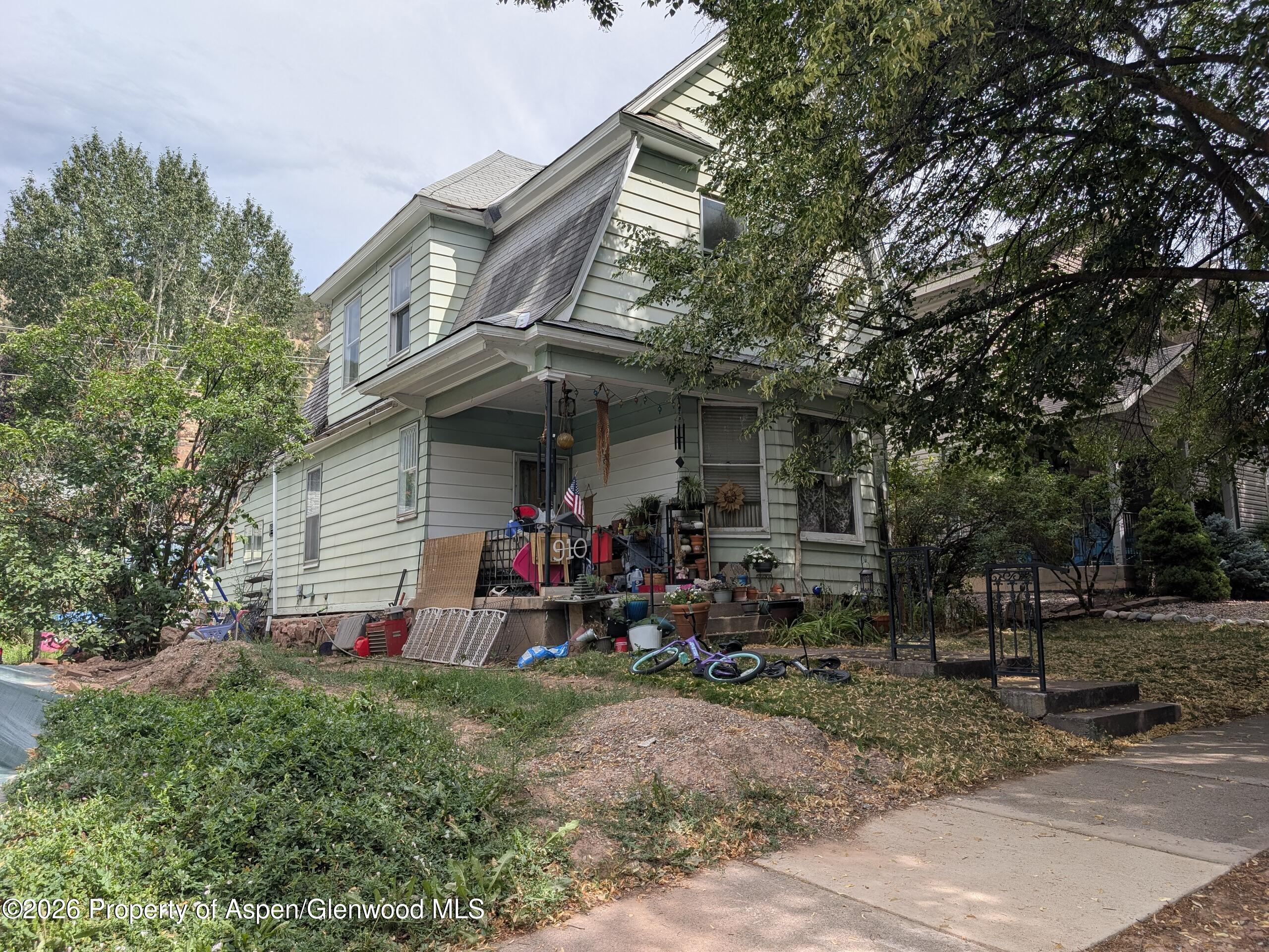 908 & 910 Blake Avenue Property Photo 23