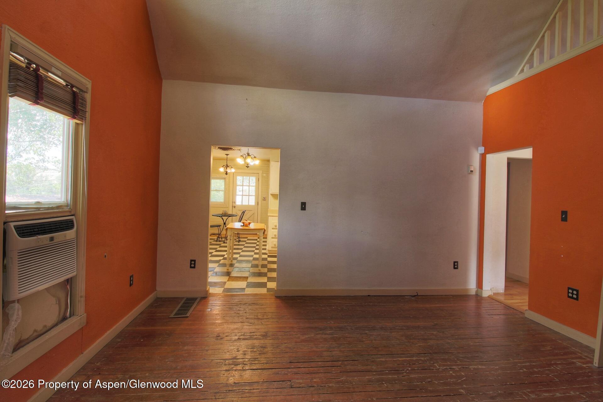 418 E 6th Street Property Photo 5