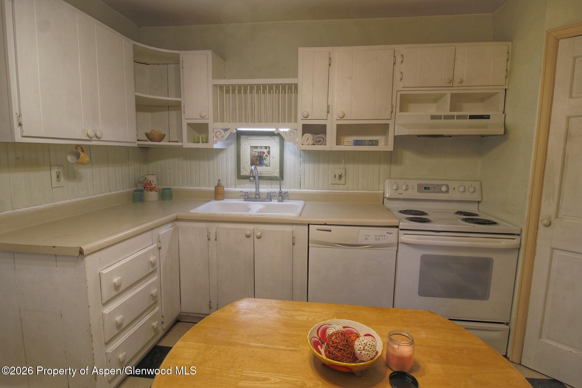 418 E 6th Street Property Photo 9
