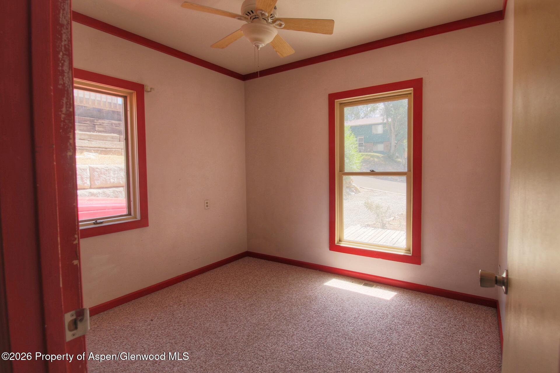 418 E 6th Street Property Photo 11