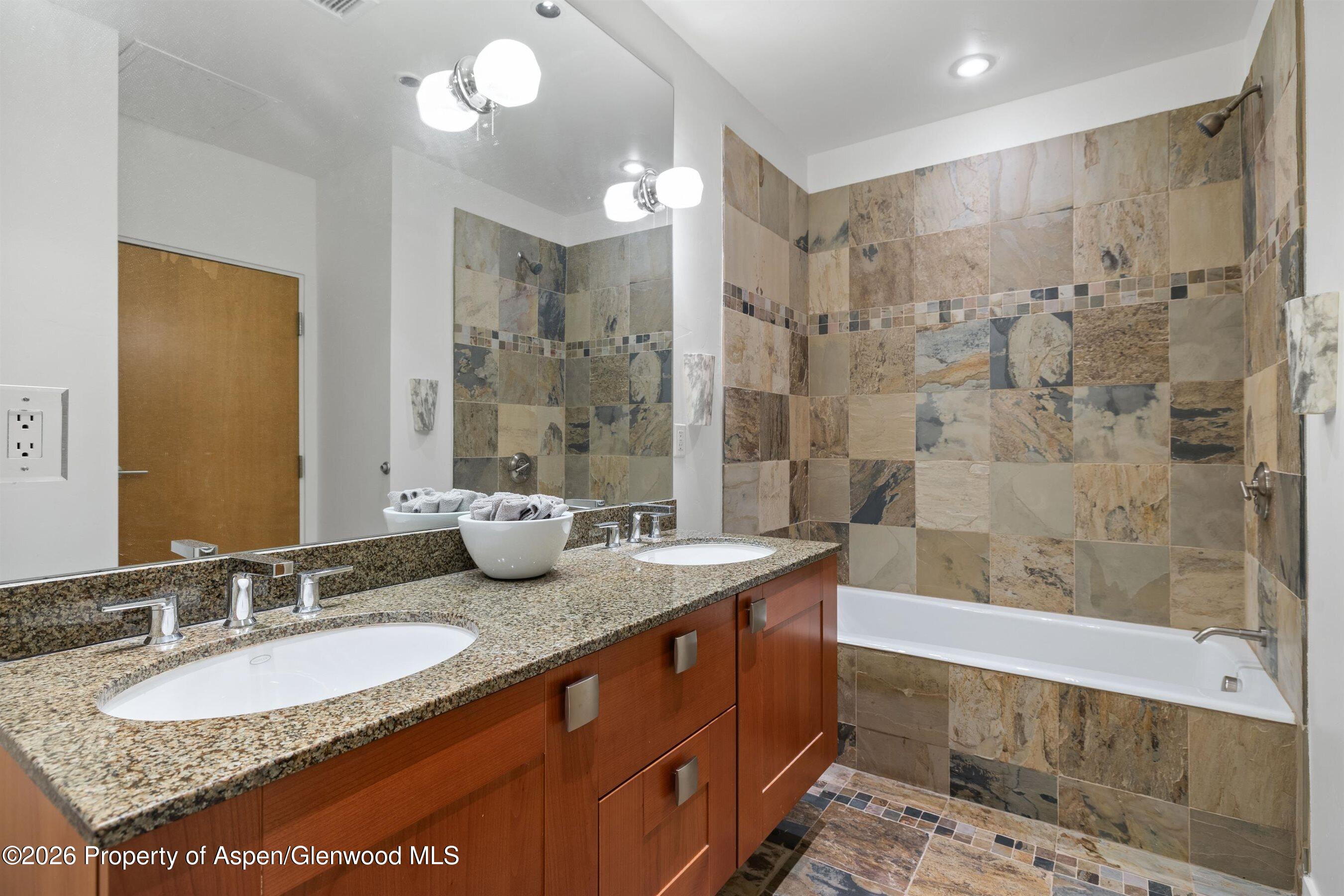 231 Robinson Street 218 Property Photo 11