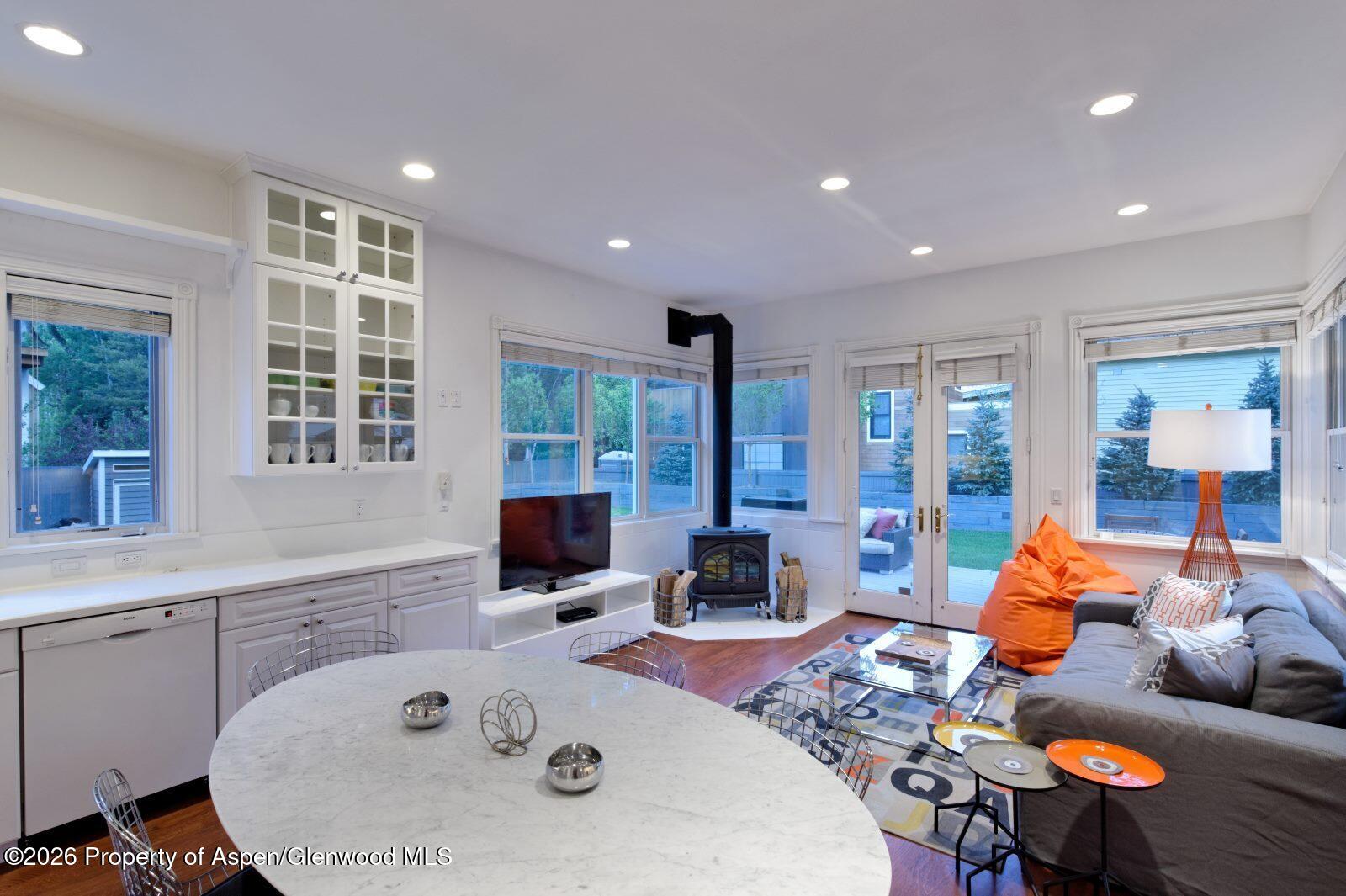 334 W Hallam Street Property Photo 8