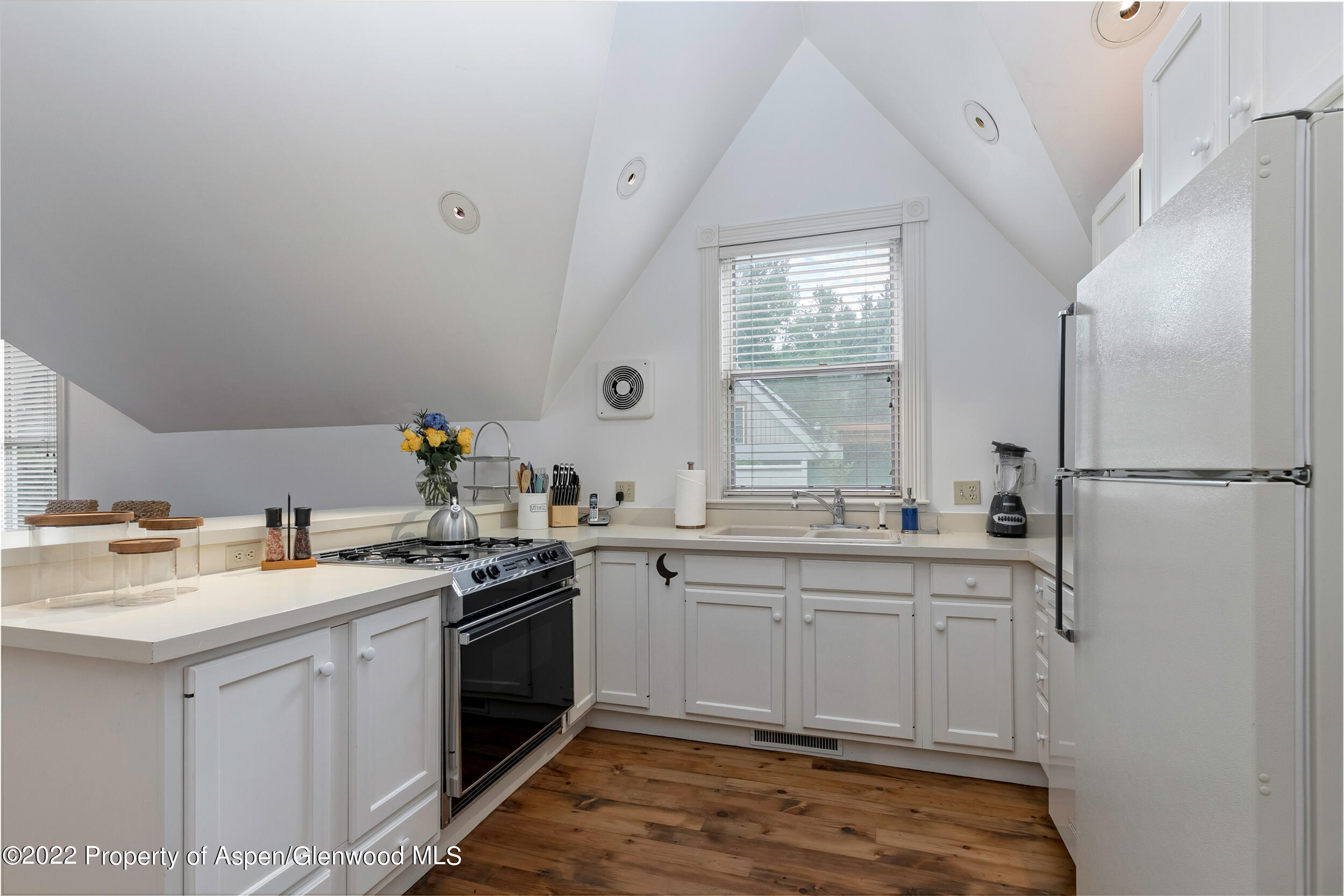 334 W Hallam Street Property Photo 25